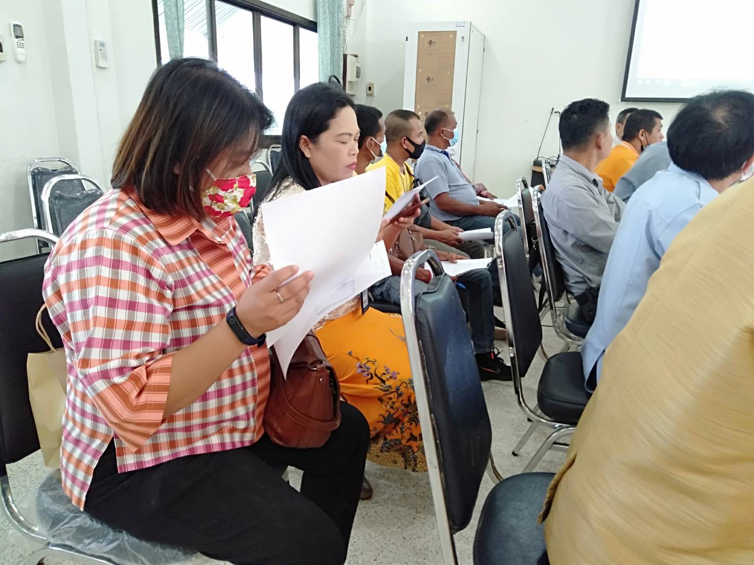 พช.จังหวัดสุราษฎร์ธานี ร่วมสังเกตการณ์การจัดเวทีรับรองคุณภาพ จปฐ.ปี 2563