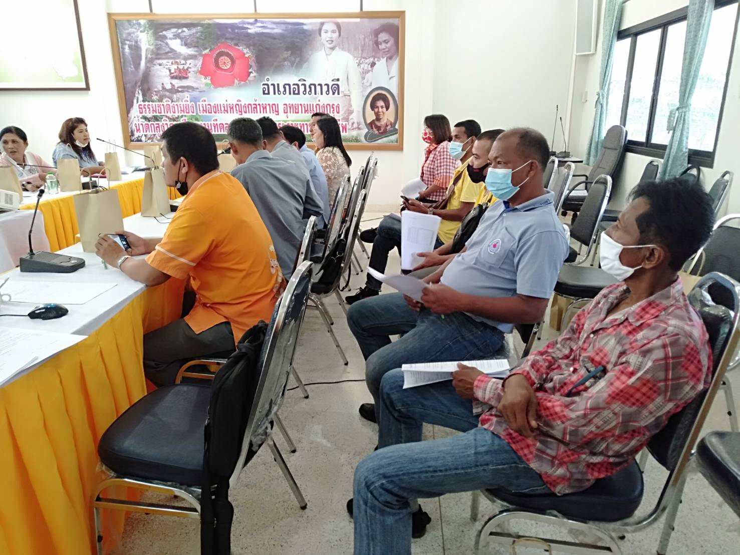 พช.จังหวัดสุราษฎร์ธานี ร่วมสังเกตการณ์การจัดเวทีรับรองคุณภาพ จปฐ.ปี 2563