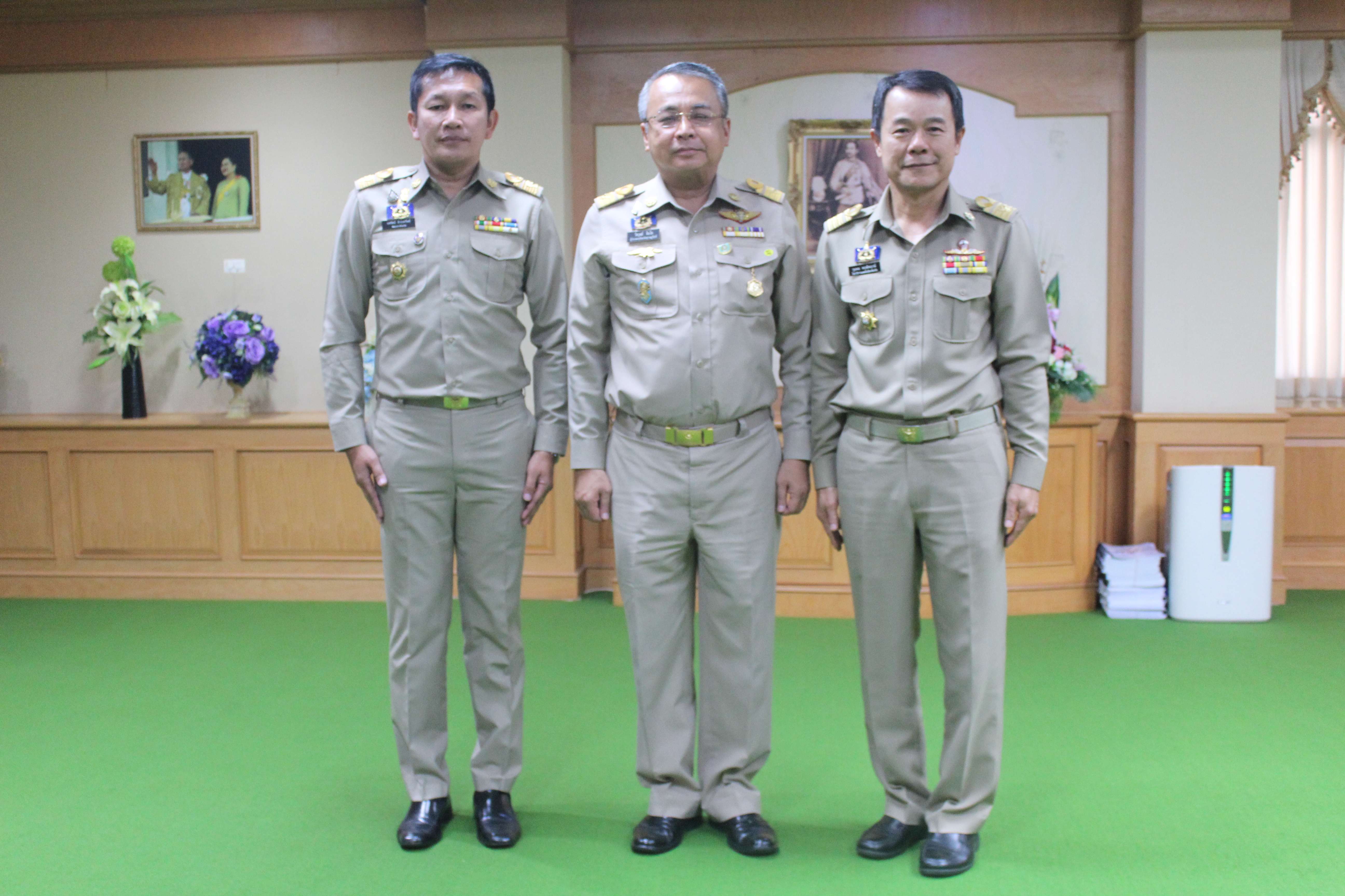 นายวิชวุทย์ จินโต ผู้ว่าราชการจังหวัดสุราษฎร์ธานี  ประดับเครื่องหมาย “รักษาดินแดนยิ่งชีพ” แด่พัฒนาการจังหวัดราษฎร์ธานี