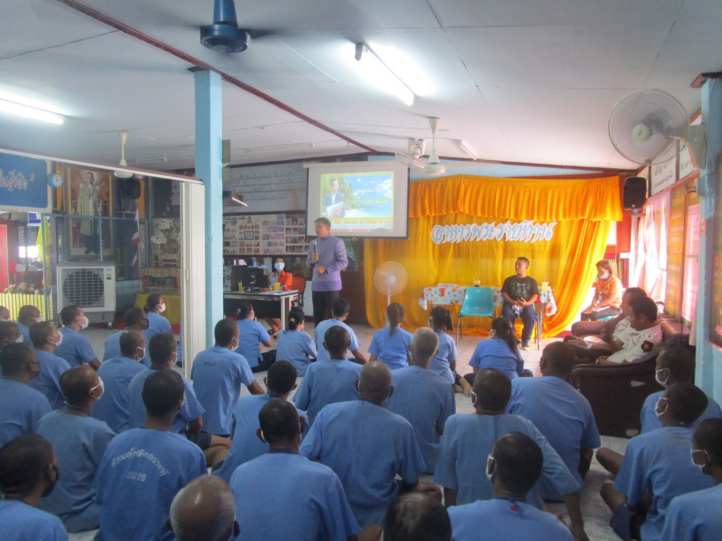 สำนักงานพัฒนาชุมชนจังหวัดสุราษฎร์ธานี สนับสนุนโครงการ “โคกหนองนาแห่งน้ำใจและความหวัง