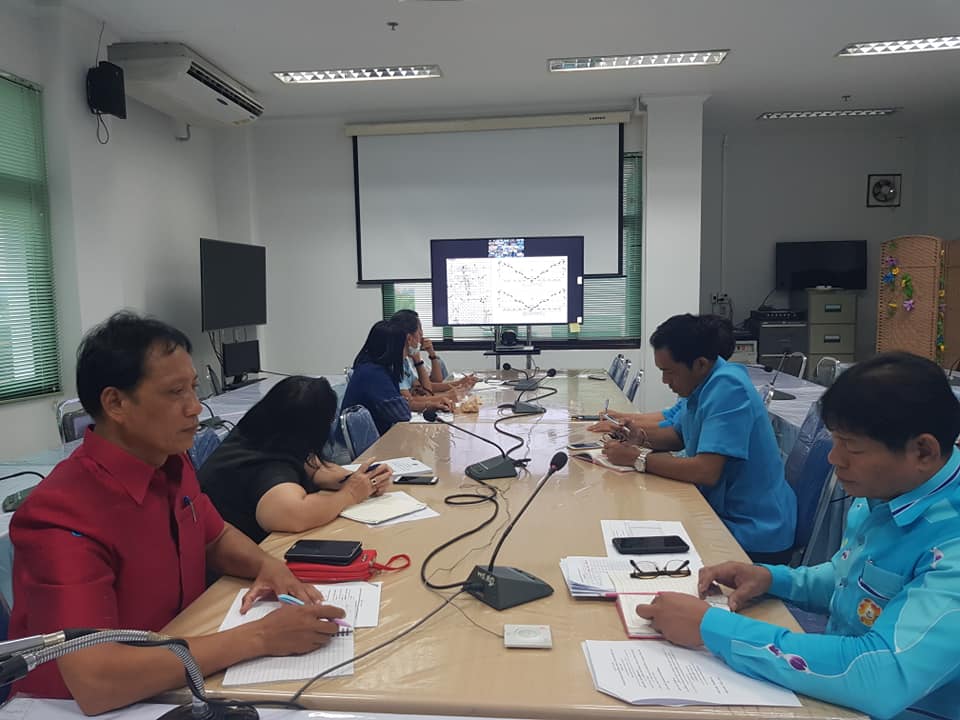 พช.สุราษฎร์ธานี รับฟัง ประชุมชี้แจงการขับเคลื่ิอนโครงการพัฒนาพื้นที่ต้นแบบการพัฒนาคุณภาพชีวิตตามหลักทฤษฏีใหม่ประยุกต์สู่ โคก หนอง นา โมเดลผ่านระบบวิดีทัศน์ทางไกล (Video Conference )