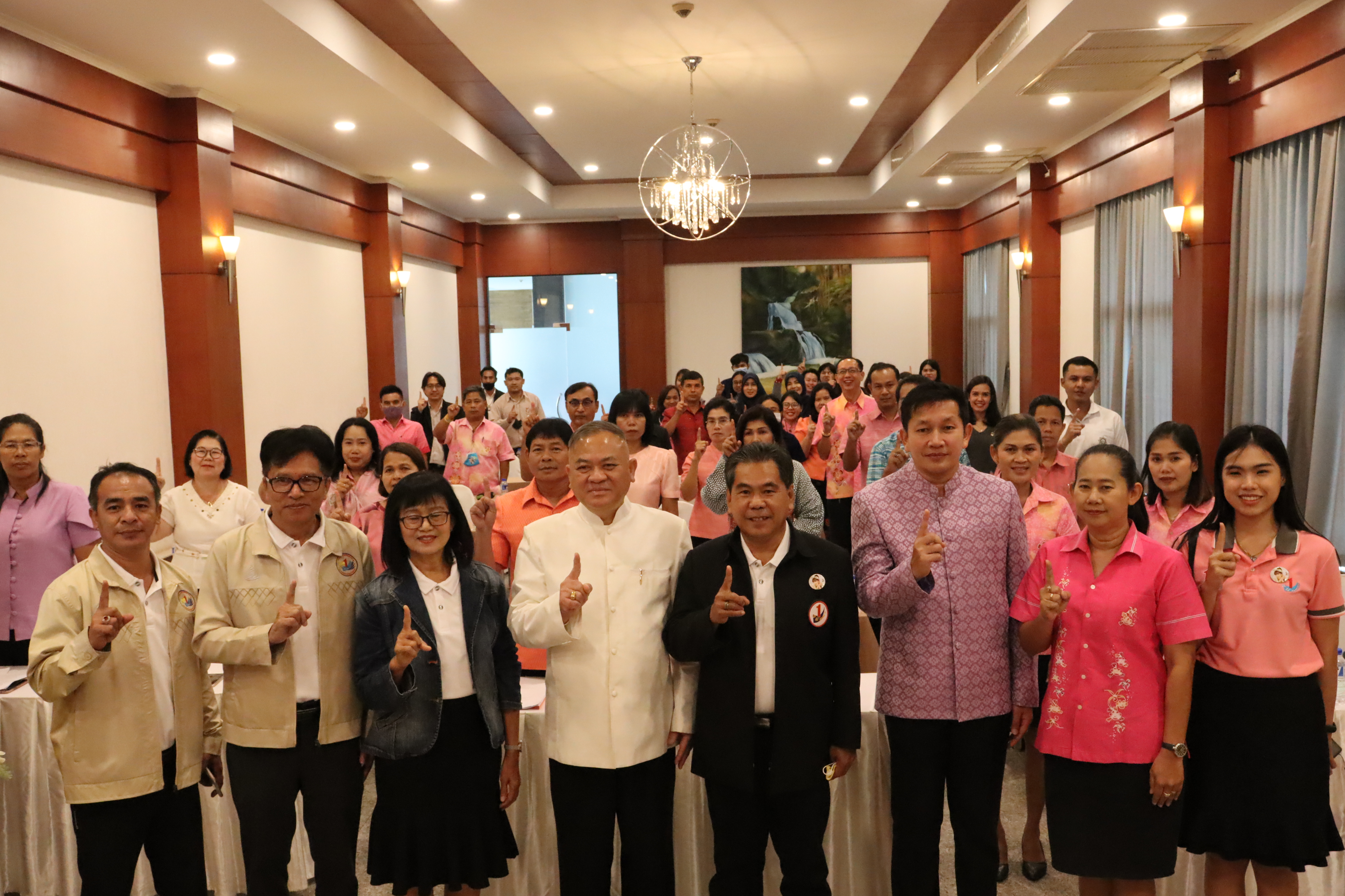 พช.สุราษฎร์ธานี  เสริมเขี้ยวเล็บ ก่อนเดินหน้างานชุมชน TO BE NUMBER ONE