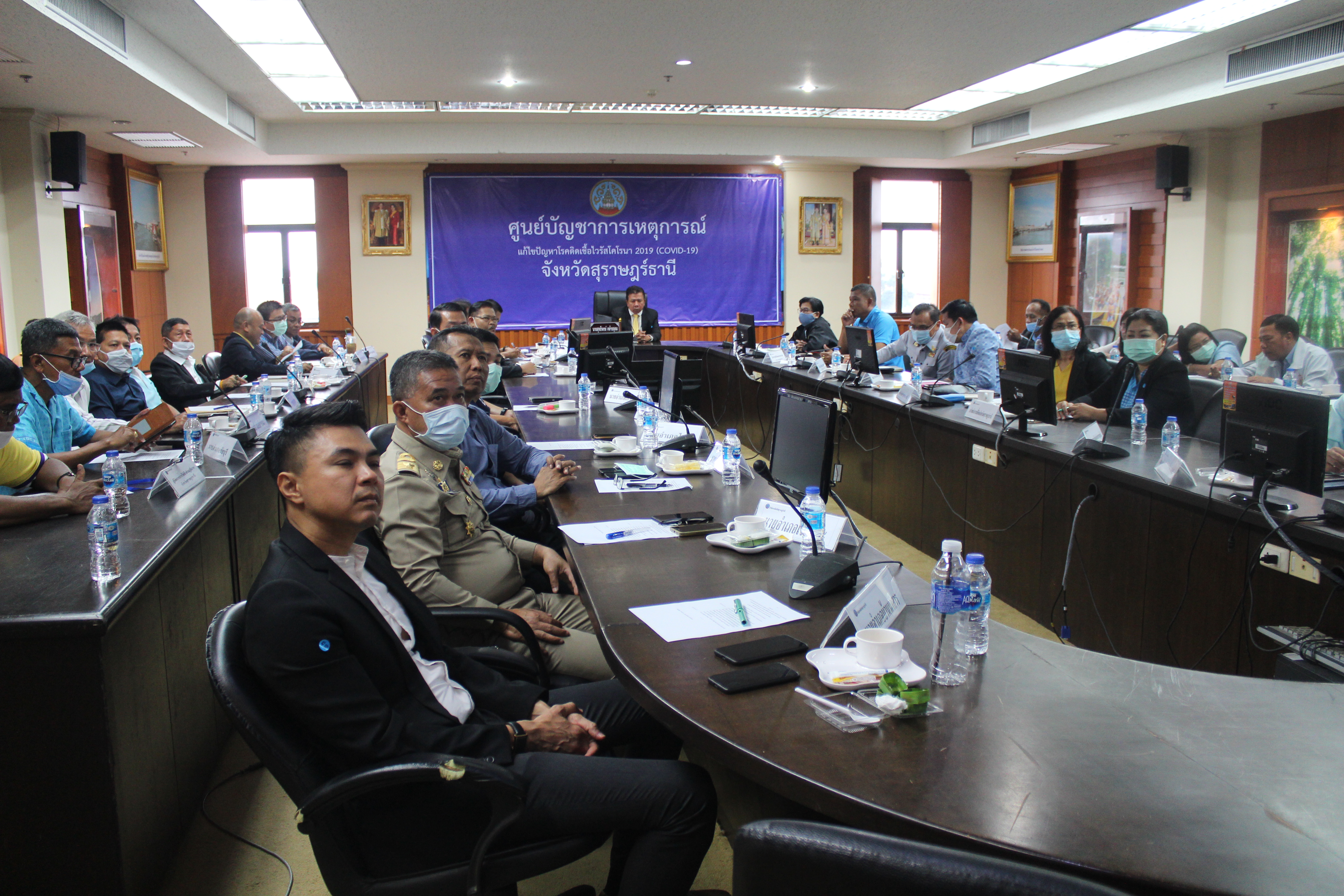 พจ.จังหวัดสุราษฎร์ธานี  รับมอบนโยบายพลเอกประวิตร วงษ์สุวรรณ  รองนายกรัฐมนตรีและภารกิจสำคัญของกระทรวงมหาดไทย ประจำปีงบประมาณ พ.ศ. 2564 ผ่านระบบวีดีทัศน์ทางไกล