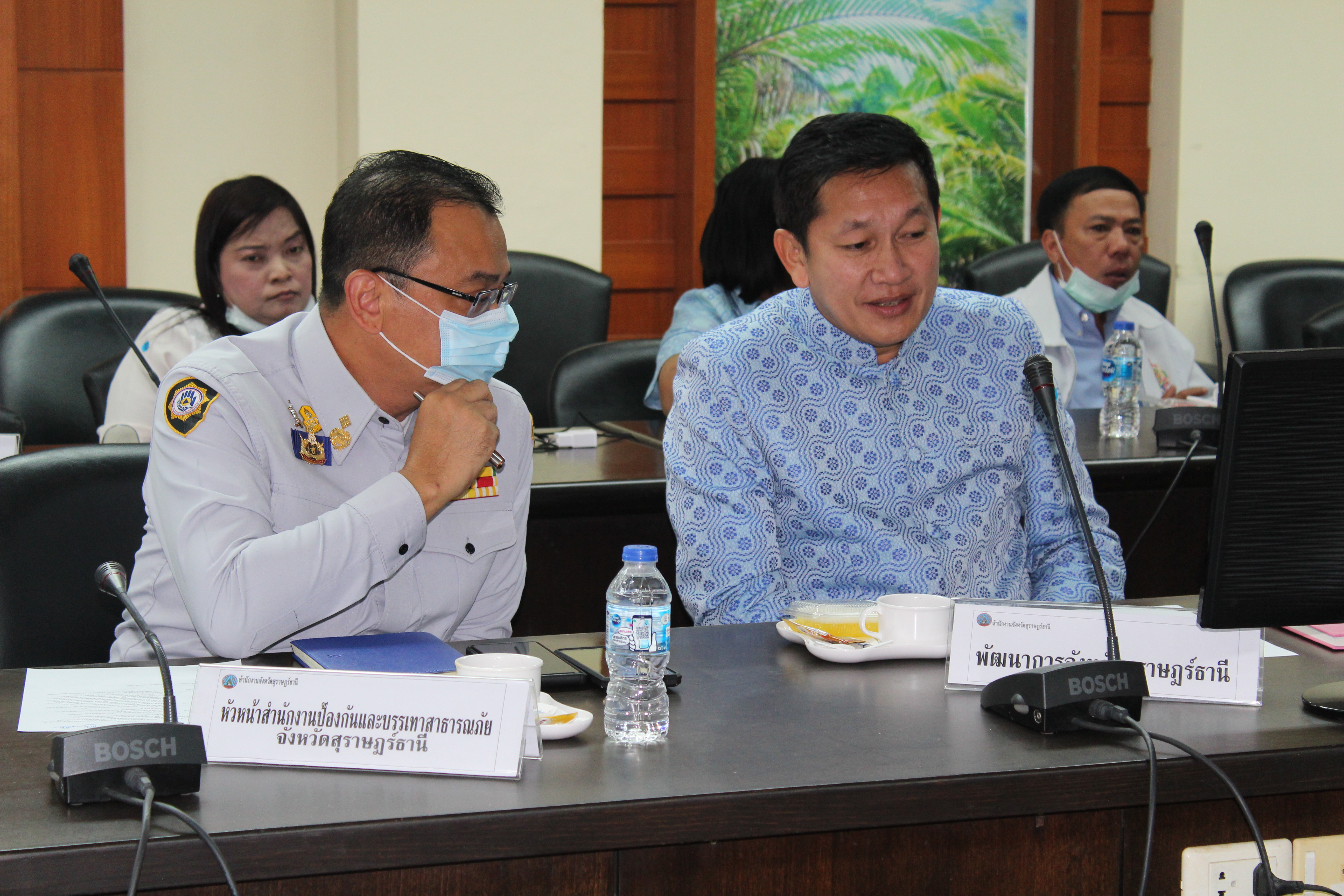 พจ.จังหวัดสุราษฎร์ธานี  รับมอบนโยบายพลเอกประวิตร วงษ์สุวรรณ  รองนายกรัฐมนตรีและภารกิจสำคัญของกระทรวงมหาดไทย ประจำปีงบประมาณ พ.ศ. 2564 ผ่านระบบวีดีทัศน์ทางไกล