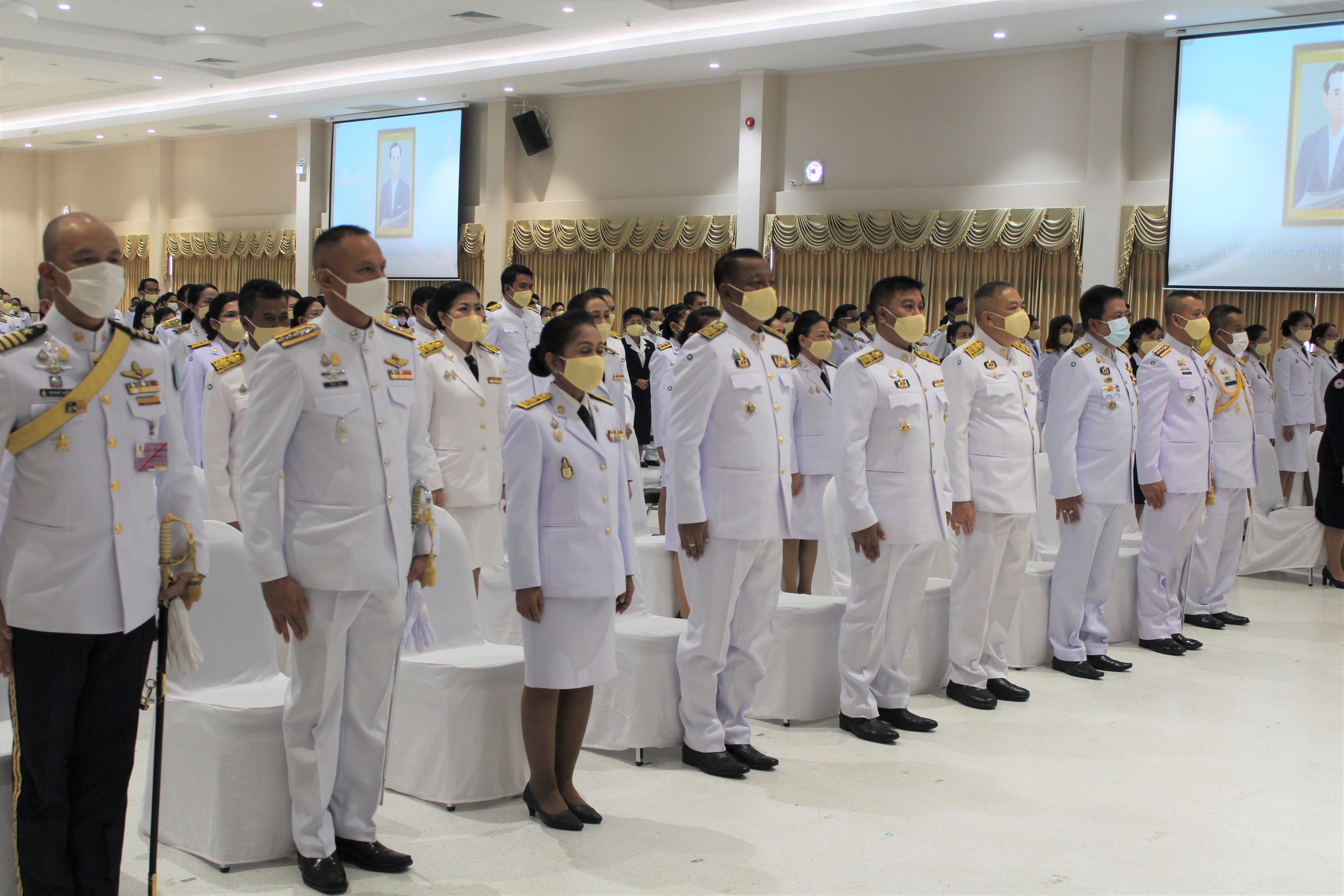 พช.สุราษฎร์ธานี ร่วมพิธีวางพานพุ่มดอกไม้สด เนื่องในวันพระบิดาแห่งฝนหลวงประจำปี 2563
