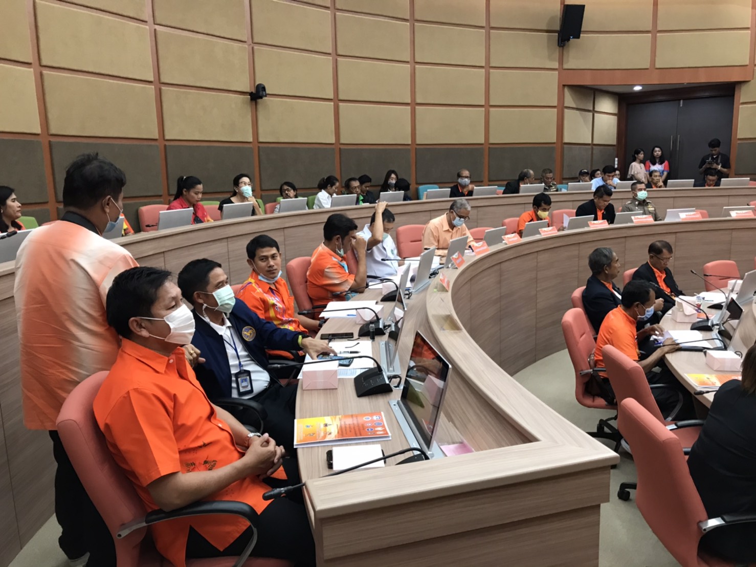 พจ.สุราษฎร์ธานี   ร่วมประชุมคณะกรรมการนำเสนอข้อมูลของจังหวัดสุราษฎร์ธานี ร่วมกับคณะกรรมการพิจารณาจังหวัดเจ้าภาพกีฬาระดับชาติ การกีฬาแห่งประเทศไทย