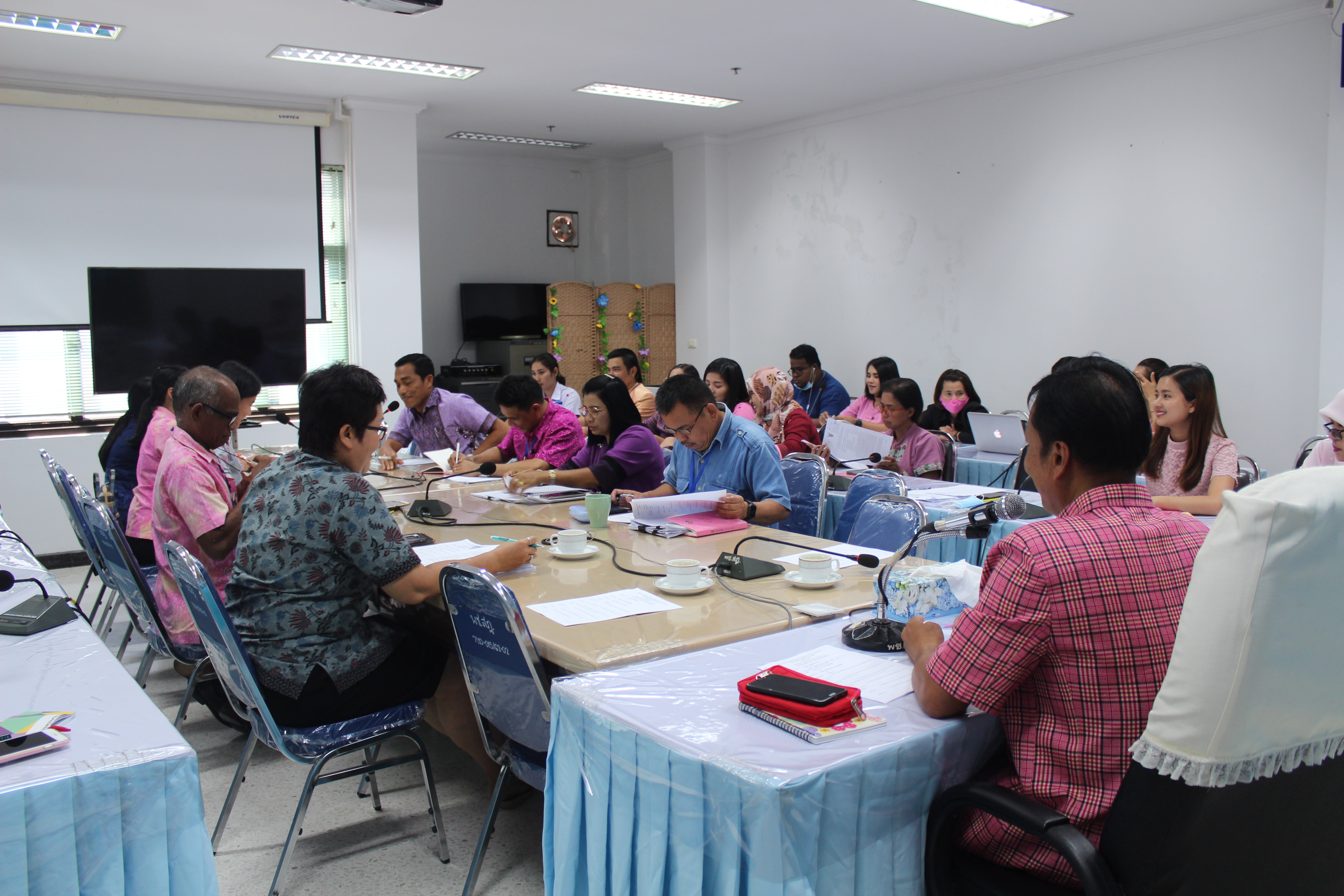 พัฒนาชุมชนจังหวัดสุราษฎร์ธานี ประชุมทีม เตรียมความพร้อมการขับเคลื่อนงานตามแผนปฏิบัติการ ปี งบประมาณ 2564