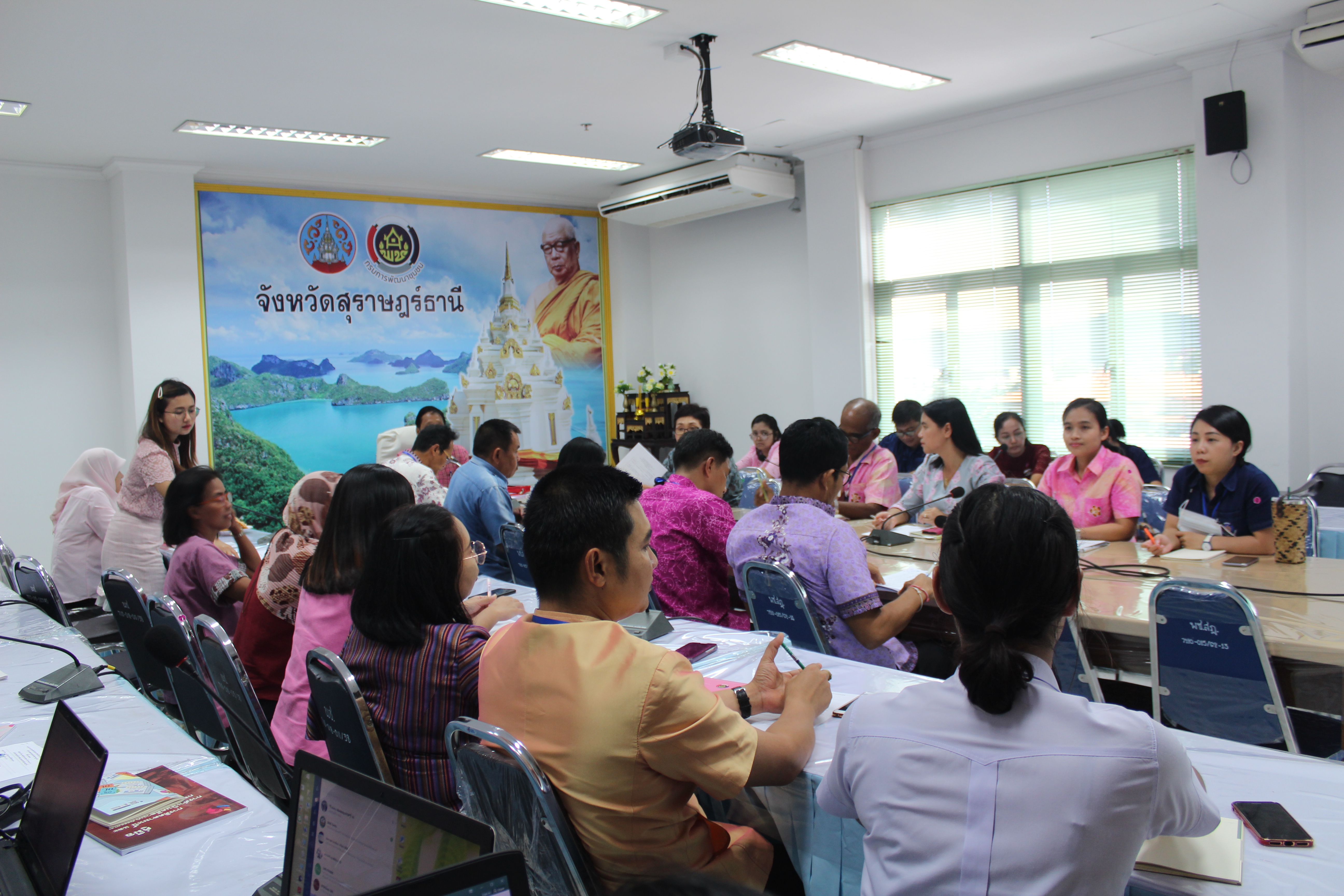พัฒนาชุมชนจังหวัดสุราษฎร์ธานี ประชุมทีม เตรียมความพร้อมการขับเคลื่อนงานตามแผนปฏิบัติการ ปี งบประมาณ 2564