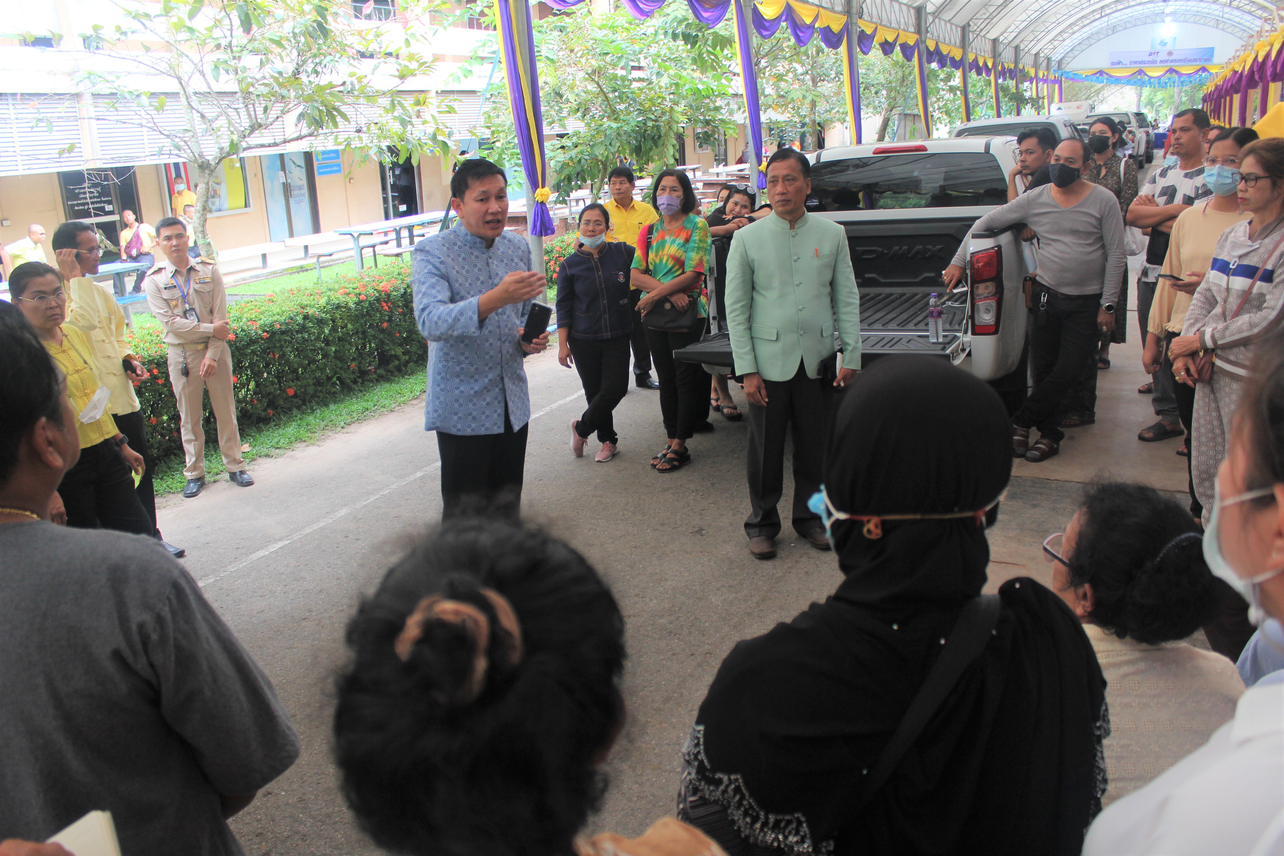 ผู้ว่าราชการจังหวัดสุราษฎร์ธานี ตรวจติดตามการดำเนินงานและเยี่ยมให้กำลังใจผู้ผลิตผู้ประกอบการ OTOP ในงานโครงการจัดแสดงและจำหน่ายภูมิปัญญา OTOP เชิงบูรณาการ “สืบสาน รักษา และต่อยอด” ภาคใต้  ณ มหาวิทยาลัยราชภัฎสุราษฎร์ธานี