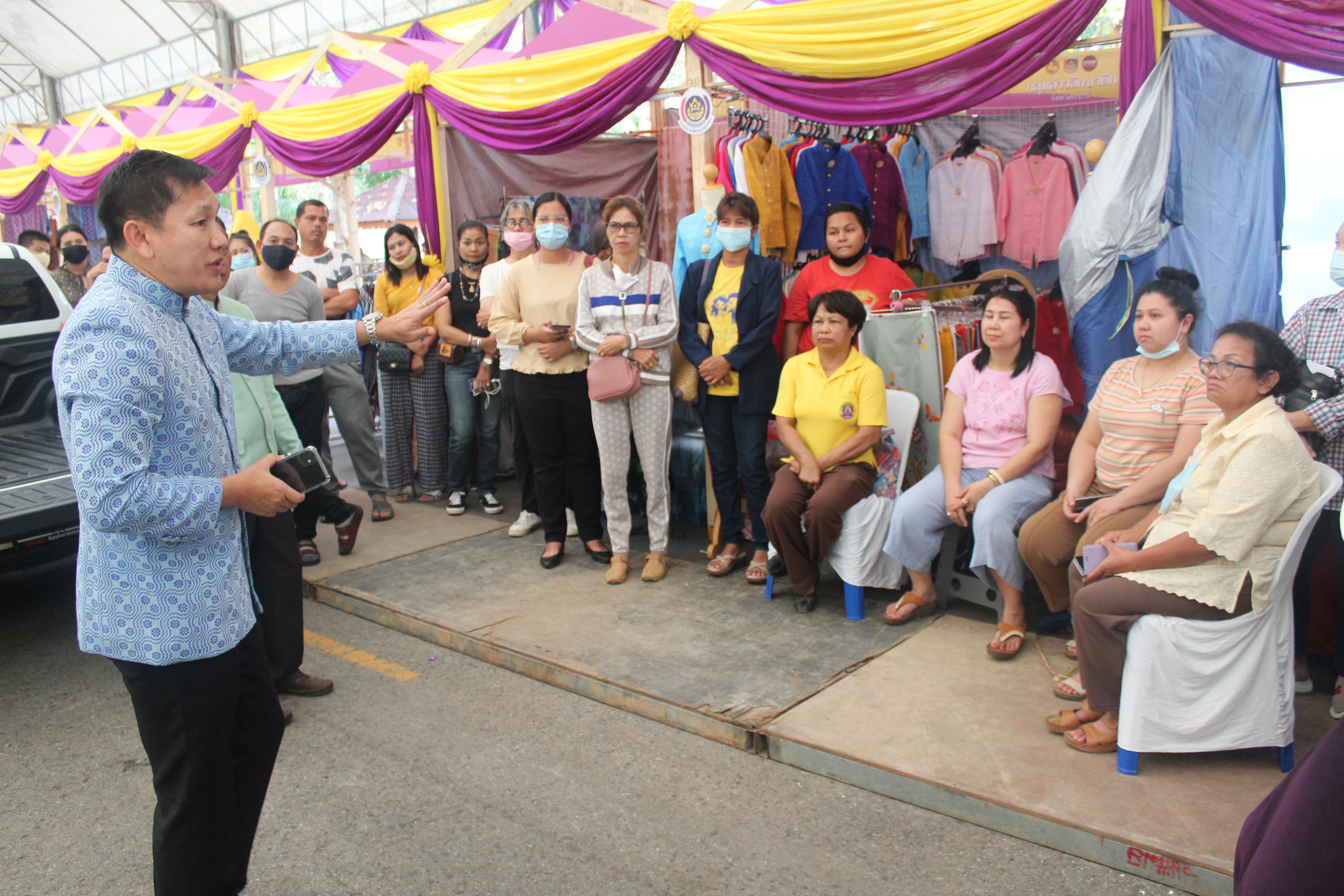 ผู้ว่าราชการจังหวัดสุราษฎร์ธานี ตรวจติดตามการดำเนินงานและเยี่ยมให้กำลังใจผู้ผลิตผู้ประกอบการ OTOP ในงานโครงการจัดแสดงและจำหน่ายภูมิปัญญา OTOP เชิงบูรณาการ “สืบสาน รักษา และต่อยอด” ภาคใต้  ณ มหาวิทยาลัยราชภัฎสุราษฎร์ธานี