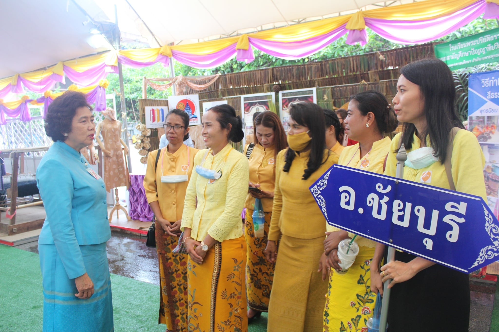 อพช.เยี่ยมชมและให้กำลังใจผู้ประกอบการผลิตภัณฑ์ชุมชน OTOP ภาคใต้