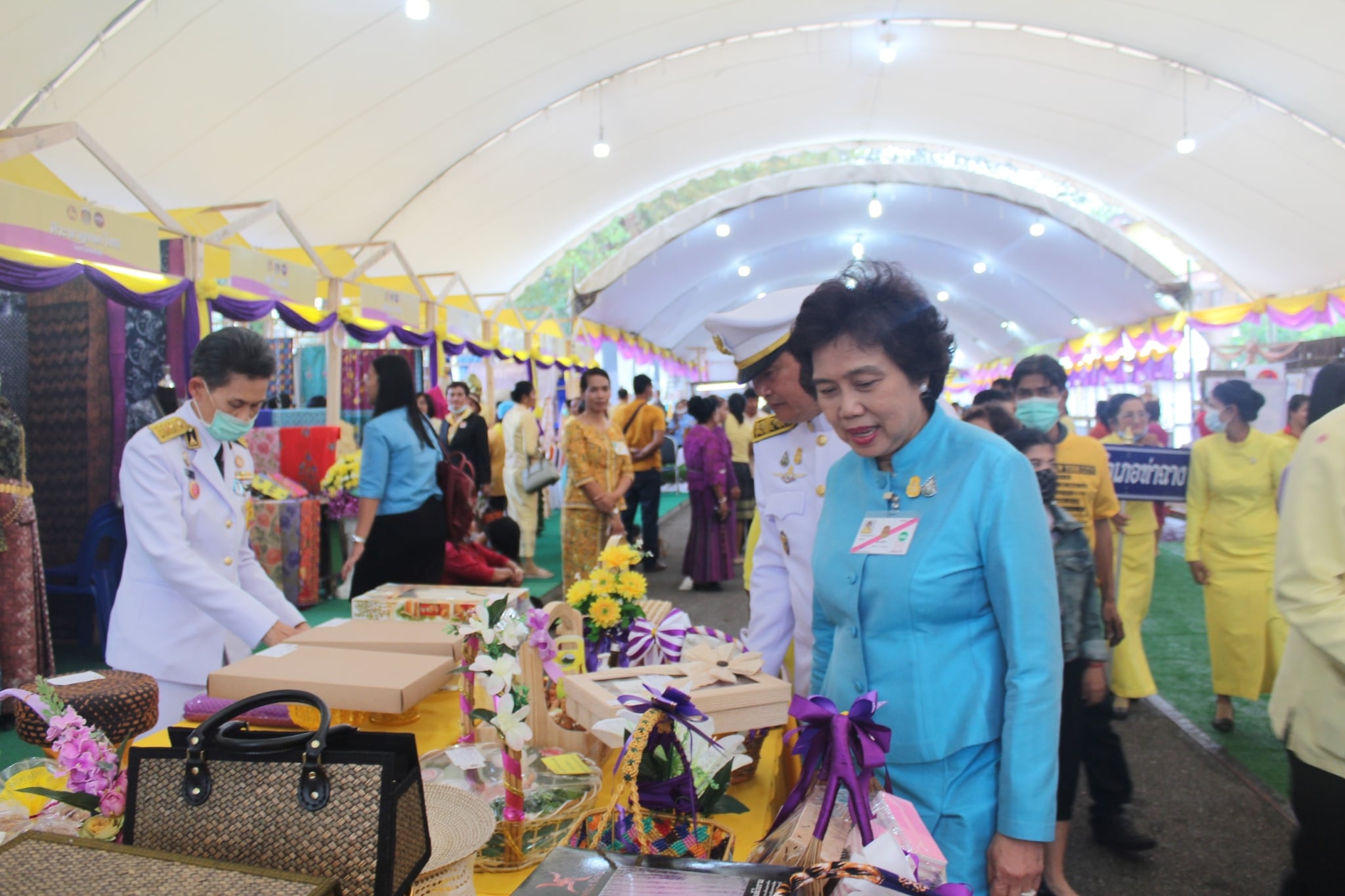 อพช.เยี่ยมชมและให้กำลังใจผู้ประกอบการผลิตภัณฑ์ชุมชน OTOP ภาคใต้