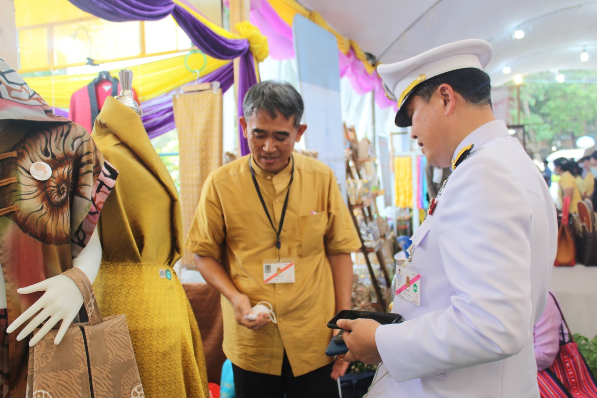 อพช.เยี่ยมชมและให้กำลังใจผู้ประกอบการผลิตภัณฑ์ชุมชน OTOP ภาคใต้