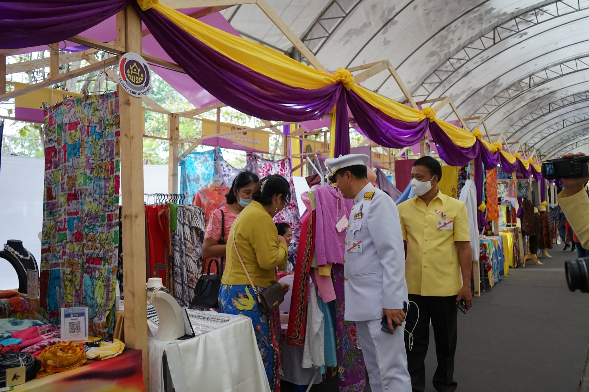 อพช.เยี่ยมชมและให้กำลังใจผู้ประกอบการผลิตภัณฑ์ชุมชน OTOP ภาคใต้