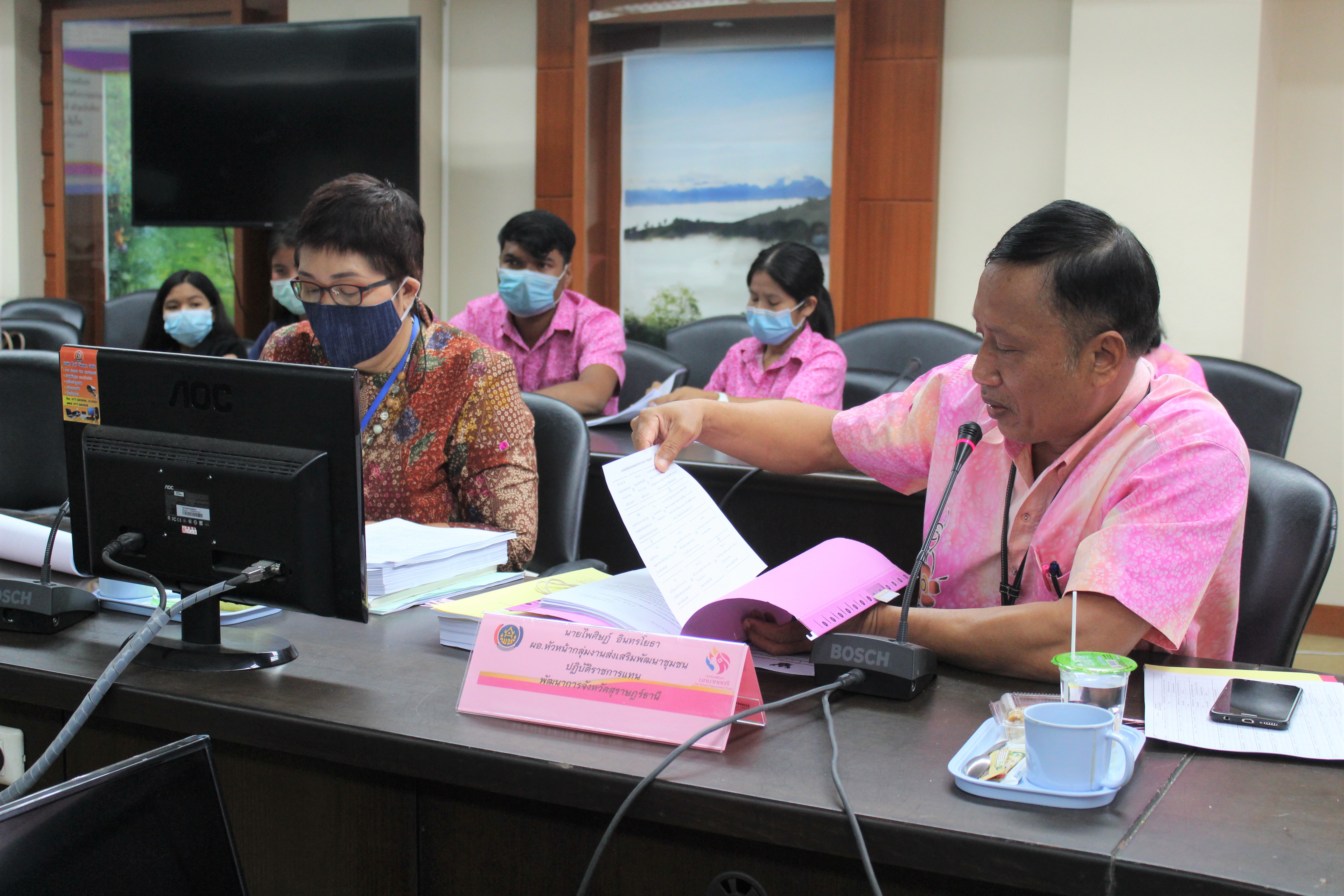พช.สุราษฎร์ธานี ประชุมคณะอนุกรรมการบริหารกองทุนพัฒนาบทบาทสตรีระดับจังหวัด อนุมัติเงินกู้ล็อตใหญ่ ต้อนรับปีใหม่