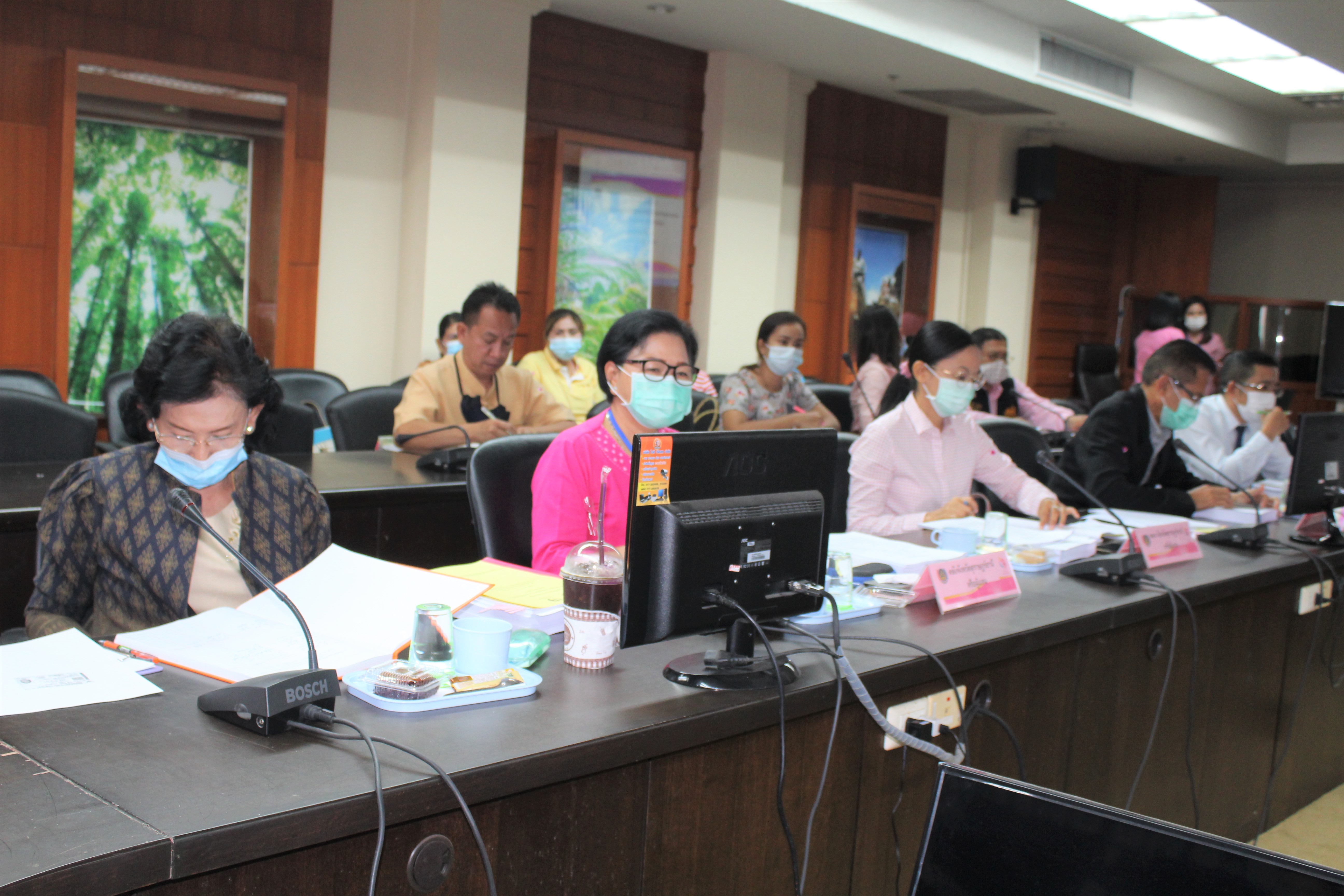 พช.สุราษฎร์ธานี ประชุมคณะอนุกรรมการบริหารกองทุนพัฒนาบทบาทสตรีระดับจังหวัด อนุมัติเงินกู้ล็อตใหญ่ ต้อนรับปีใหม่