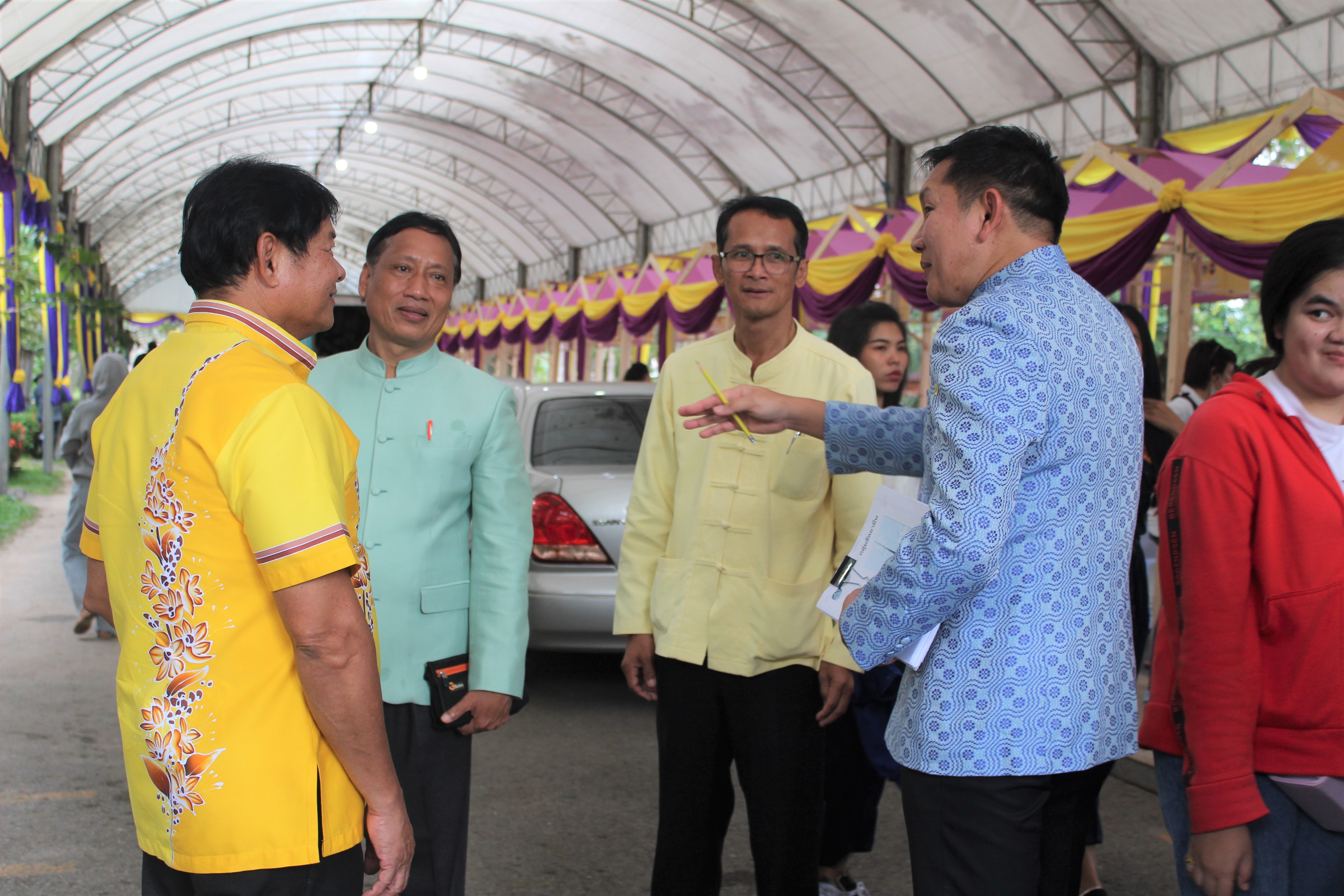 ผู้ว่าราชการจังหวัดสุราษฎร์ธานี ตรวจติดตามการดำเนินงานและเยี่ยมให้กำลังใจผู้ผลิตผู้ประกอบการ OTOP ในงานโครงการจัดแสดงและจำหน่ายภูมิปัญญา OTOP เชิงบูรณาการ “สืบสาน รักษา และต่อยอด” ภาคใต้  ณ มหาวิทยาลัยราชภัฎสุราษฎร์ธานี