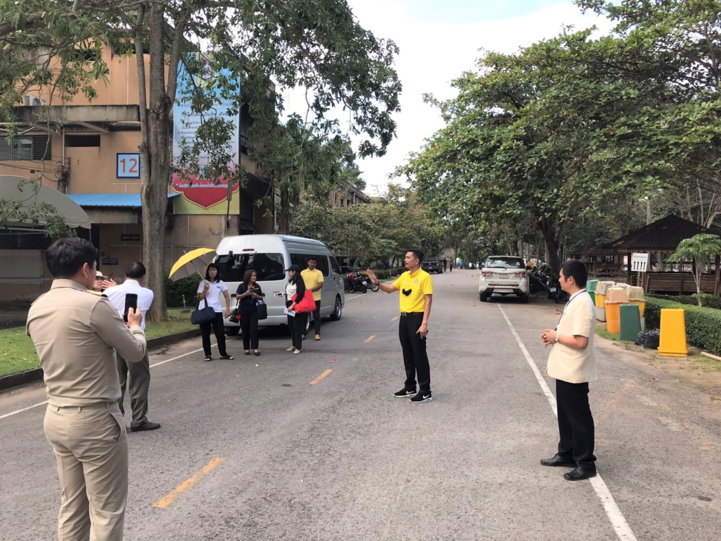 นายนพรัตน์ ธำรงทรัพย์ ผู้อำนวยการกอง กองการเจ้าหน้าที่ กรมการพัฒนาชุมชน ลงพื้นที่ตรวจติดตามความพร้อมการจัดงาน โครงการจัดแสดงและจำหน่ายภูมิปัญญา OTOP เชิงบูรณาการ “สืบสาน รักษา และต่อยอด” ภาคใต้