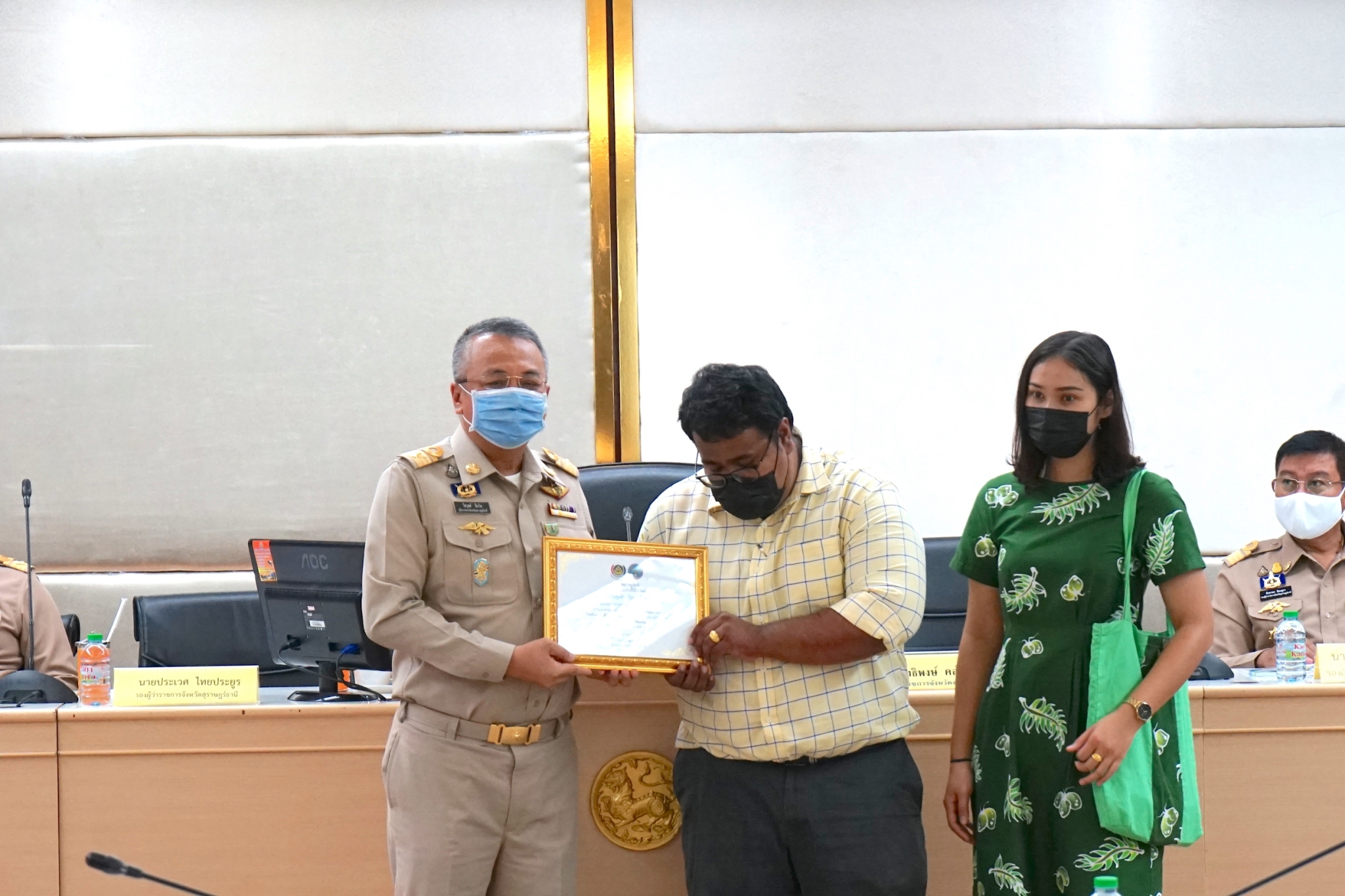 ผวจ.สุราษฎร์ธานี มอบประกาศเกียรติคุณ ผู้ชนะการประกวด CDD Young Designer Contest จังหวัดสุราษฎร์ธานี