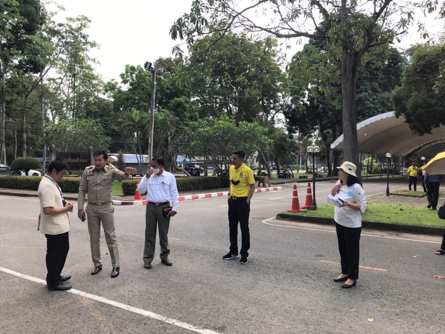 นายนพรัตน์ ธำรงทรัพย์ ผู้อำนวยการกอง กองการเจ้าหน้าที่ กรมการพัฒนาชุมชน ลงพื้นที่ตรวจติดตามความพร้อมการจัดงาน โครงการจัดแสดงและจำหน่ายภูมิปัญญา OTOP เชิงบูรณาการ “สืบสาน รักษา และต่อยอด” ภาคใต้