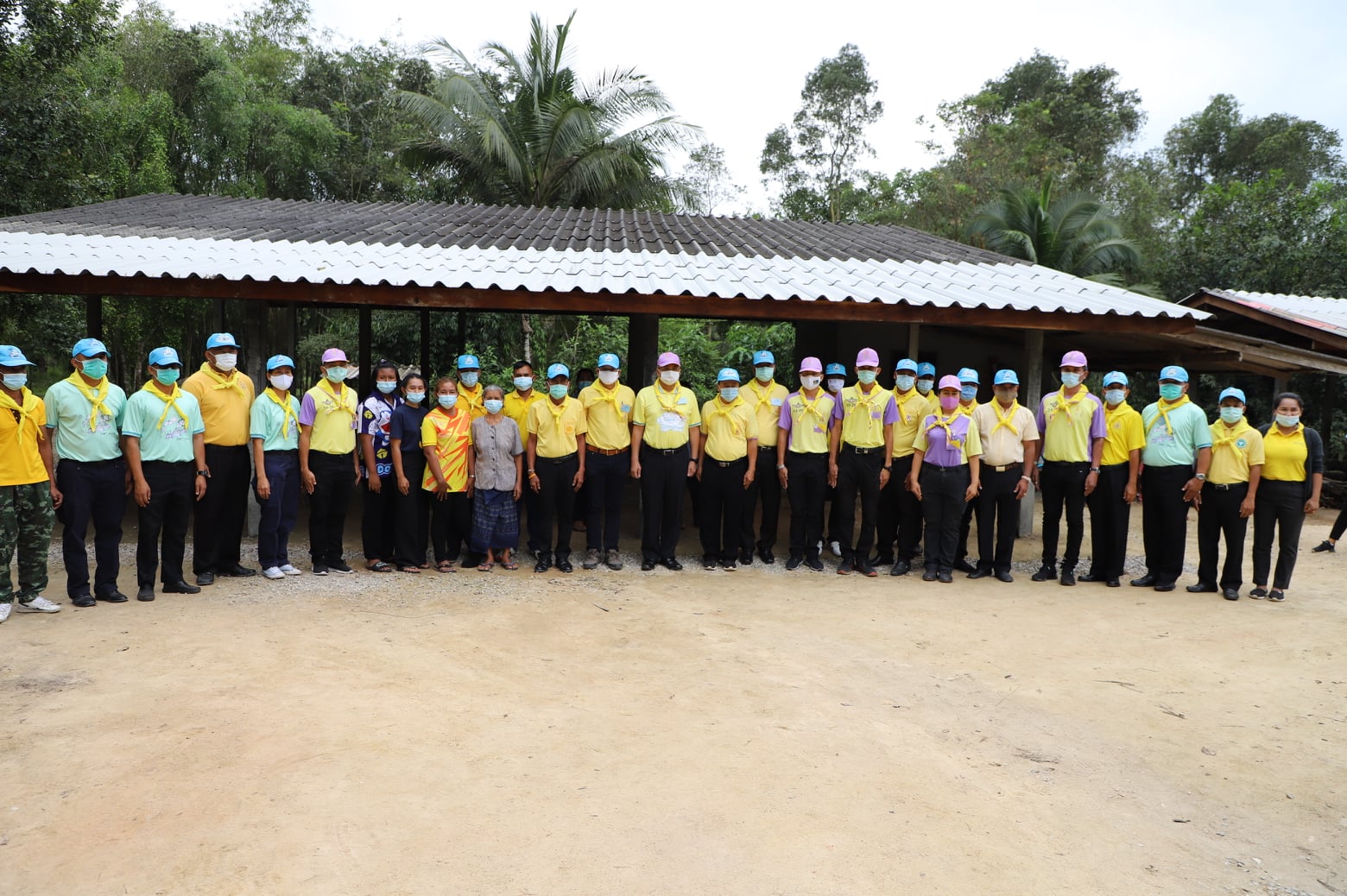 ผู้ว่าราชการจังหวัดสุราษฎร์ธานี  เยี่ยมชมพื้นที่การดำเนินงานตามโครงการพระราชทาน “โคก หนอง นา แห่งน้ำใจและความหวัง”  ในเขตพื้นที่อำเภอไชยา จังหวัดสุราษฎร์ธานี