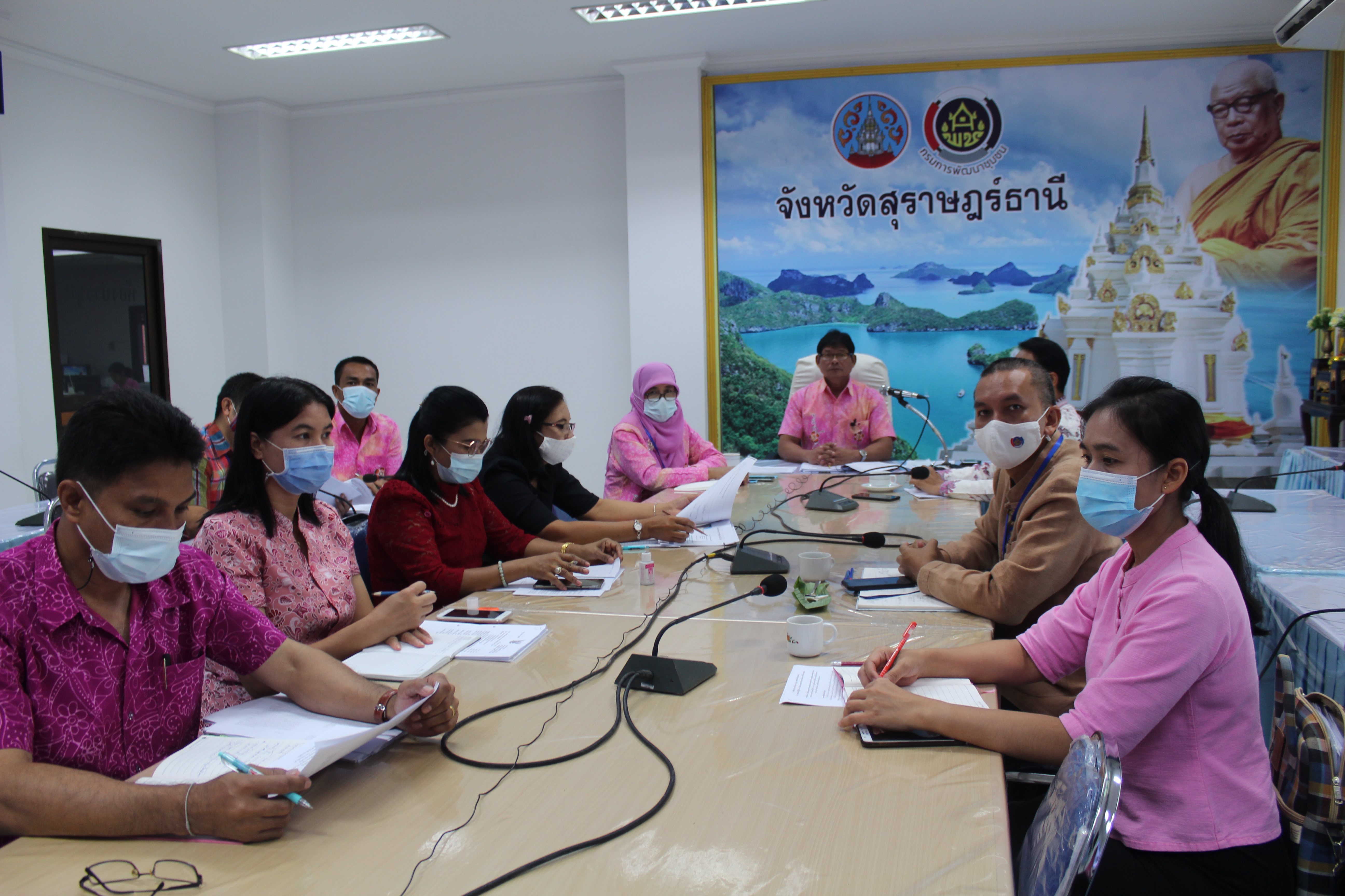 สำนักงานพัฒนาชุมชนจังหวัดสุราษฎร์ธานีร่วมประชุมเชิงปฏิบัติการตรวจติดตามผลการดำเนินงานของหน่วยรับตรวจรายไตรมาส ครั้งที่ 1/2564 ผ่านระบบห้องประชุมออนไลน์ (SEssion call) กรมการพัฒนาชุมชน