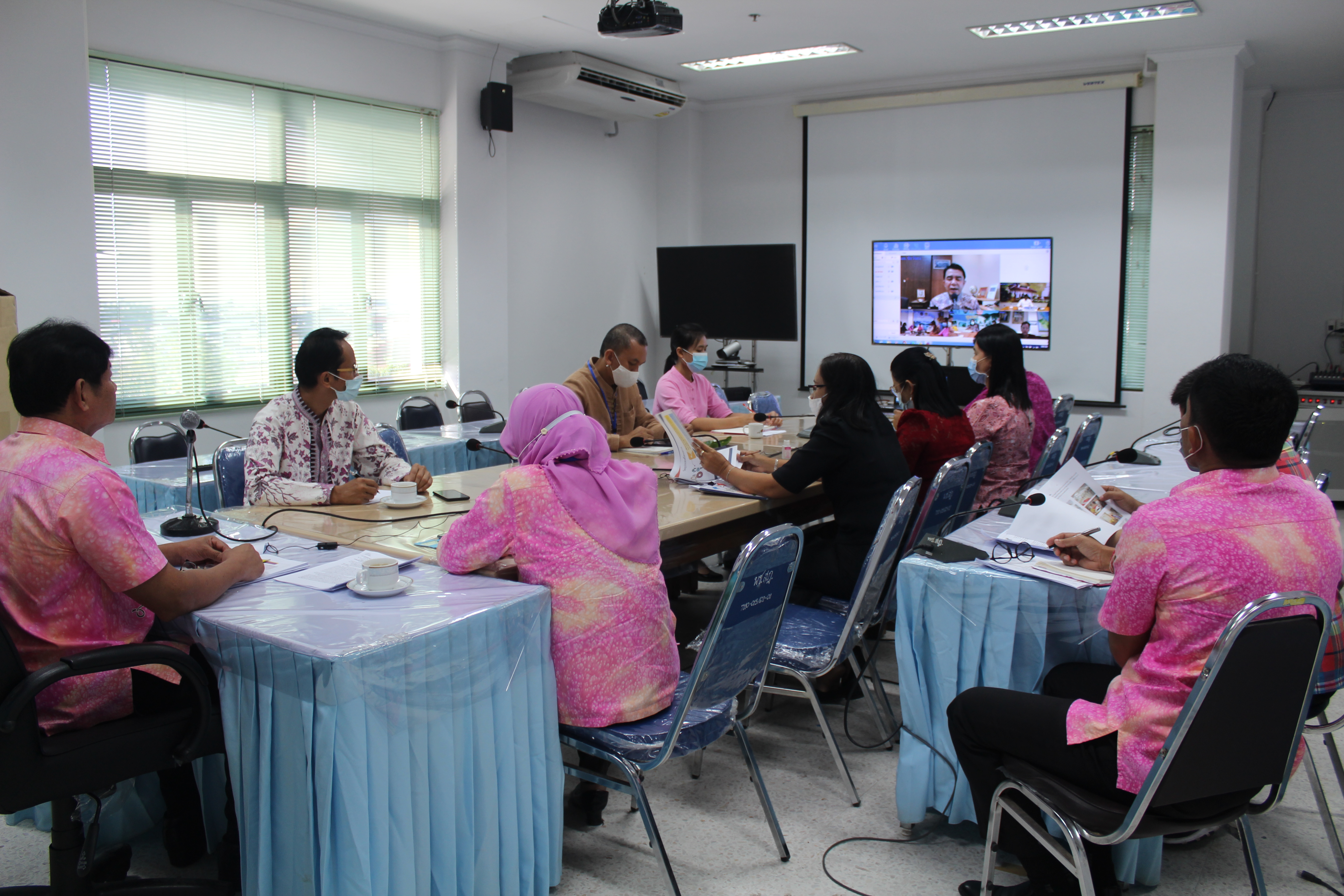 สำนักงานพัฒนาชุมชนจังหวัดสุราษฎร์ธานีร่วมประชุมเชิงปฏิบัติการตรวจติดตามผลการดำเนินงานของหน่วยรับตรวจรายไตรมาส ครั้งที่ 1/2564 ผ่านระบบห้องประชุมออนไลน์ (SEssion call) กรมการพัฒนาชุมชน