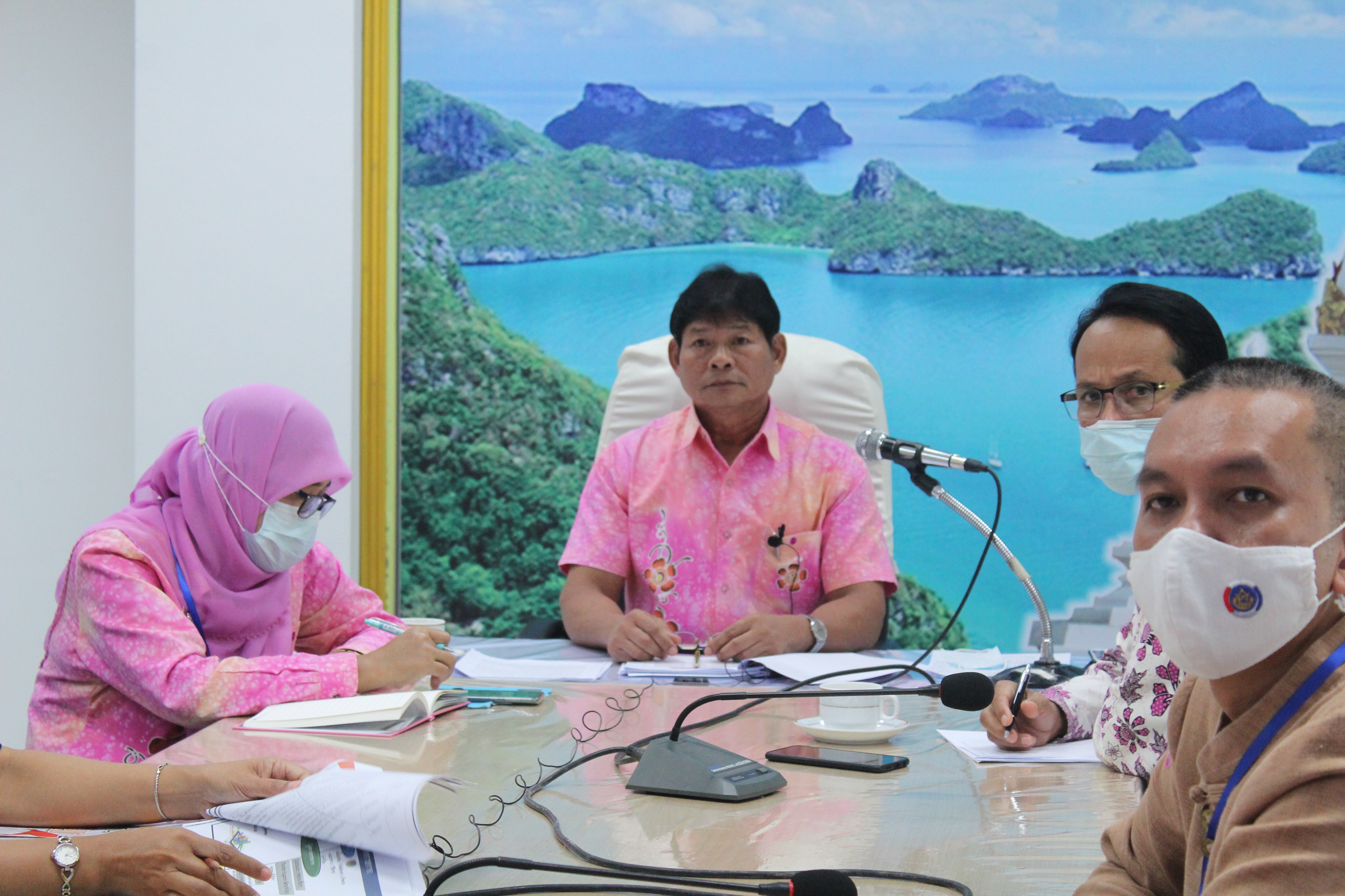 สำนักงานพัฒนาชุมชนจังหวัดสุราษฎร์ธานีร่วมประชุมเชิงปฏิบัติการตรวจติดตามผลการดำเนินงานของหน่วยรับตรวจรายไตรมาส ครั้งที่ 1/2564 ผ่านระบบห้องประชุมออนไลน์ (SEssion call) กรมการพัฒนาชุมชน
