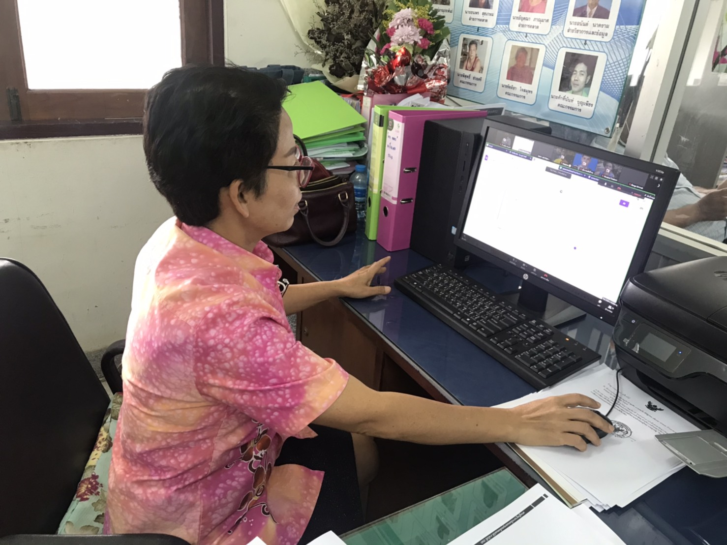 สำนักงานพัฒนาชุมชนจังหวัดสุราษฎร์ธานี เดินหน้าเสริมสร้างความรู้ด้านเทคโนโลยีผ่านแพลตฟอร์มออนไลน์ แก่เจ้าหน้าที่พัฒนาชุมชน  ในสถานการณ์การแพร่ระบาดของโรคไวรัสโคโรน่า 19