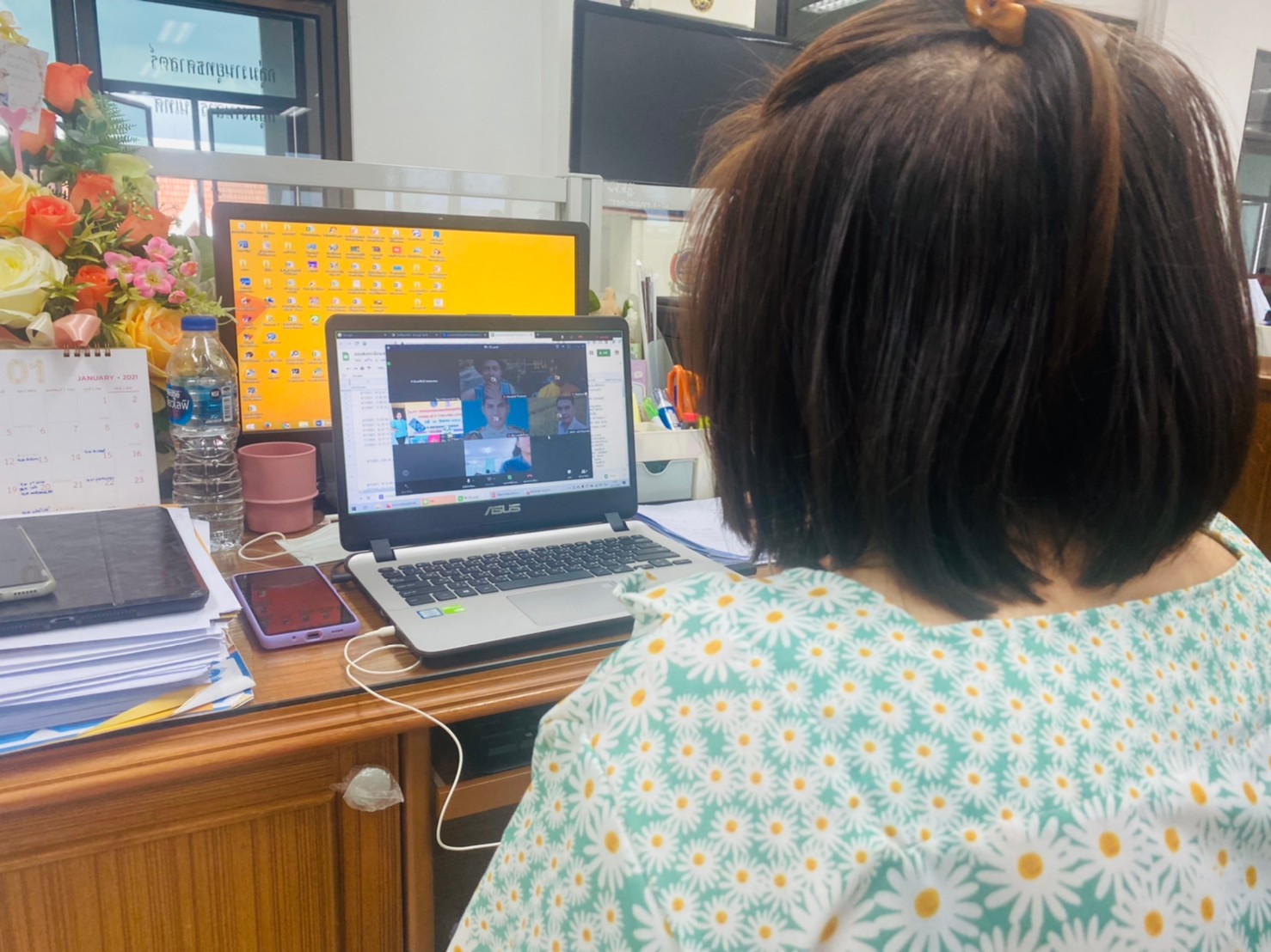 สำนักงานพัฒนาชุมชนจังหวัดสุราษฎร์ธานี เดินหน้าเสริมสร้างความรู้ด้านเทคโนโลยีผ่านแพลตฟอร์มออนไลน์ แก่เจ้าหน้าที่พัฒนาชุมชน  ในสถานการณ์การแพร่ระบาดของโรคไวรัสโคโรน่า 19