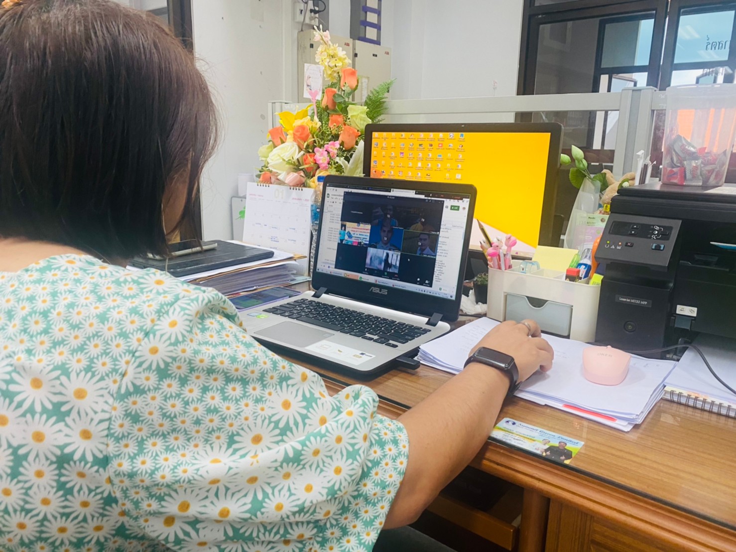 สำนักงานพัฒนาชุมชนจังหวัดสุราษฎร์ธานี เดินหน้าเสริมสร้างความรู้ด้านเทคโนโลยีผ่านแพลตฟอร์มออนไลน์ แก่เจ้าหน้าที่พัฒนาชุมชน  ในสถานการณ์การแพร่ระบาดของโรคไวรัสโคโรน่า 19