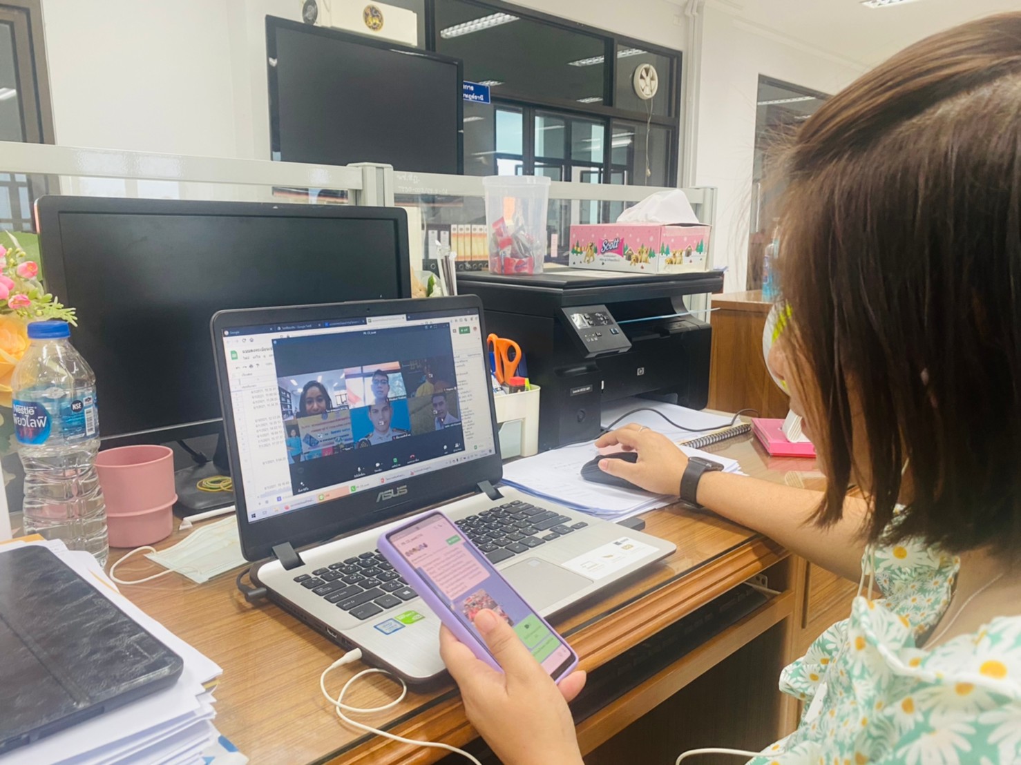 สำนักงานพัฒนาชุมชนจังหวัดสุราษฎร์ธานี เดินหน้าเสริมสร้างความรู้ด้านเทคโนโลยีผ่านแพลตฟอร์มออนไลน์ แก่เจ้าหน้าที่พัฒนาชุมชน  ในสถานการณ์การแพร่ระบาดของโรคไวรัสโคโรน่า 19