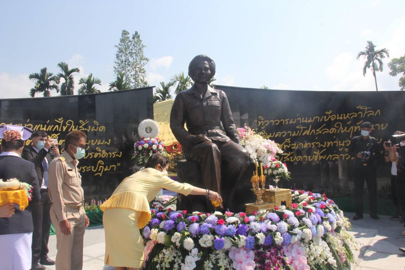 สำนักงานพัฒนาชุมชนสุราษฎร์ธานี ร่วมพิธี “วันวิภาวดีรังสิต” ประจำปี 2564