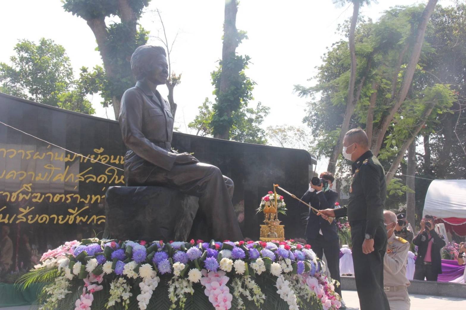 สำนักงานพัฒนาชุมชนสุราษฎร์ธานี ร่วมพิธี “วันวิภาวดีรังสิต” ประจำปี 2564