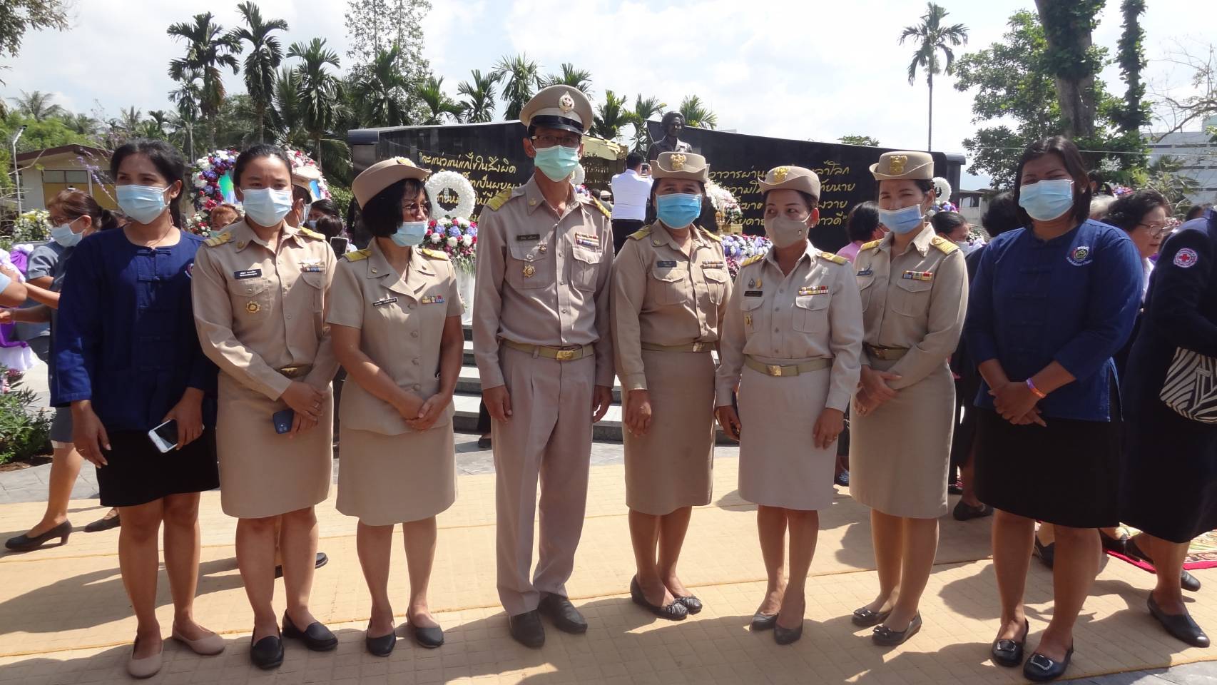 สำนักงานพัฒนาชุมชนสุราษฎร์ธานี ร่วมพิธี “วันวิภาวดีรังสิต” ประจำปี 2564