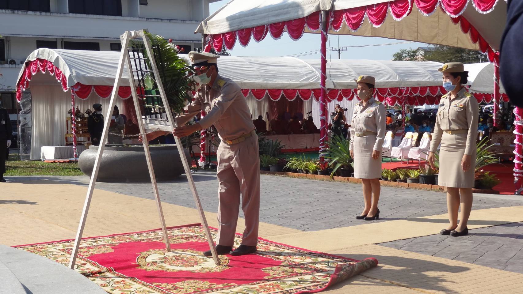 สำนักงานพัฒนาชุมชนสุราษฎร์ธานี ร่วมพิธี “วันวิภาวดีรังสิต” ประจำปี 2564
