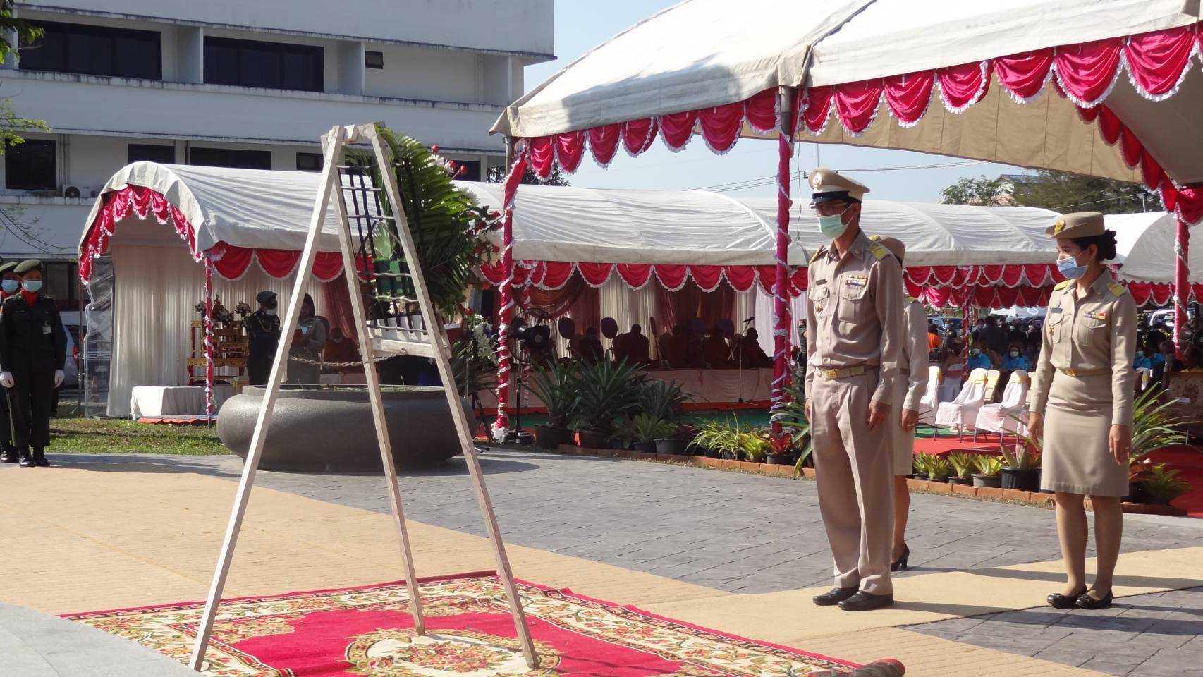 สำนักงานพัฒนาชุมชนสุราษฎร์ธานี ร่วมพิธี “วันวิภาวดีรังสิต” ประจำปี 2564