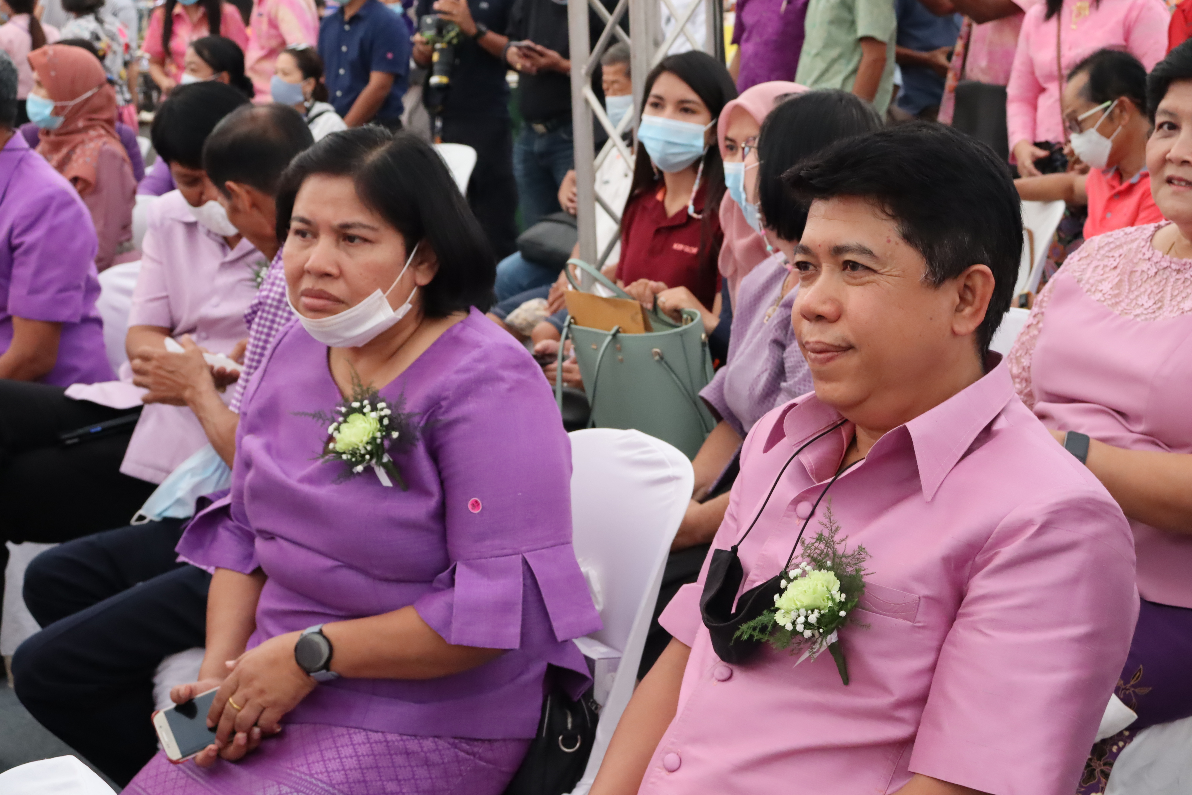 เปิดอย่างยิ่งใหญ่แล้ววันนี้  “OTOP ขับเคลื่อนไทยไปด้วยกัน มหัศจรรย์ศรีวิชัย” ณ เวทีกลางหน้าศาลากลางจังหวัดสุราษฎร์ธานี