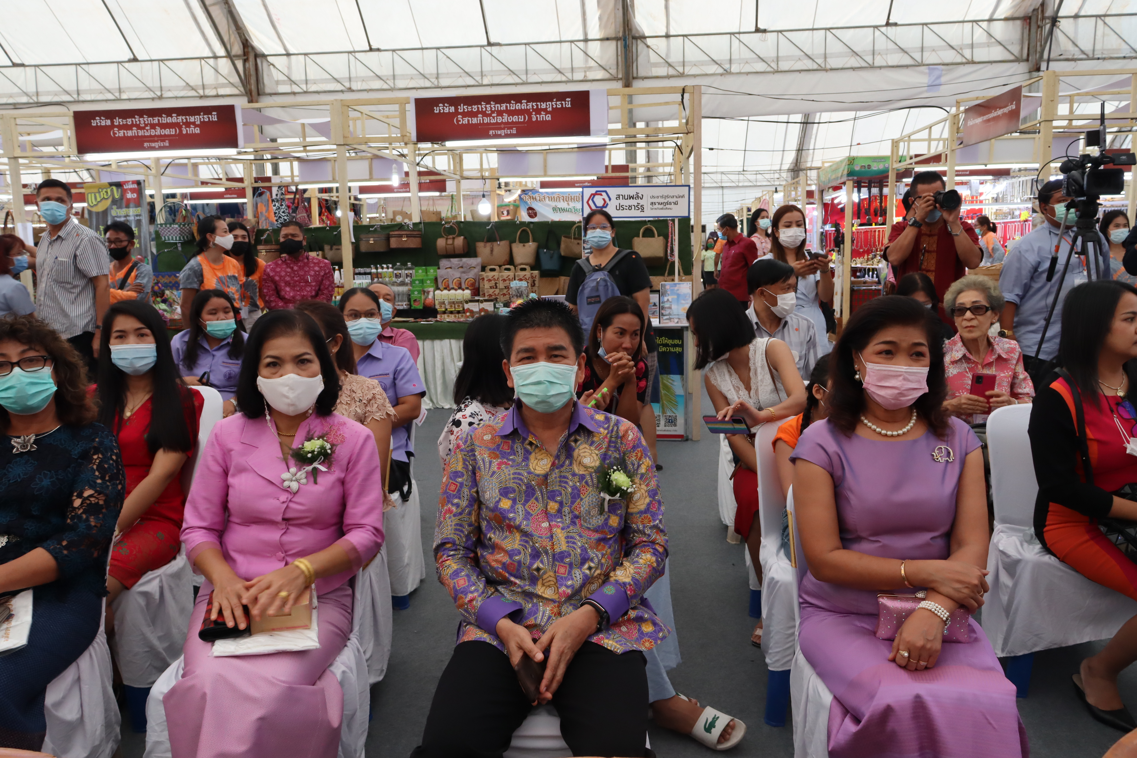 เปิดอย่างยิ่งใหญ่แล้ววันนี้  “OTOP ขับเคลื่อนไทยไปด้วยกัน มหัศจรรย์ศรีวิชัย” ณ เวทีกลางหน้าศาลากลางจังหวัดสุราษฎร์ธานี