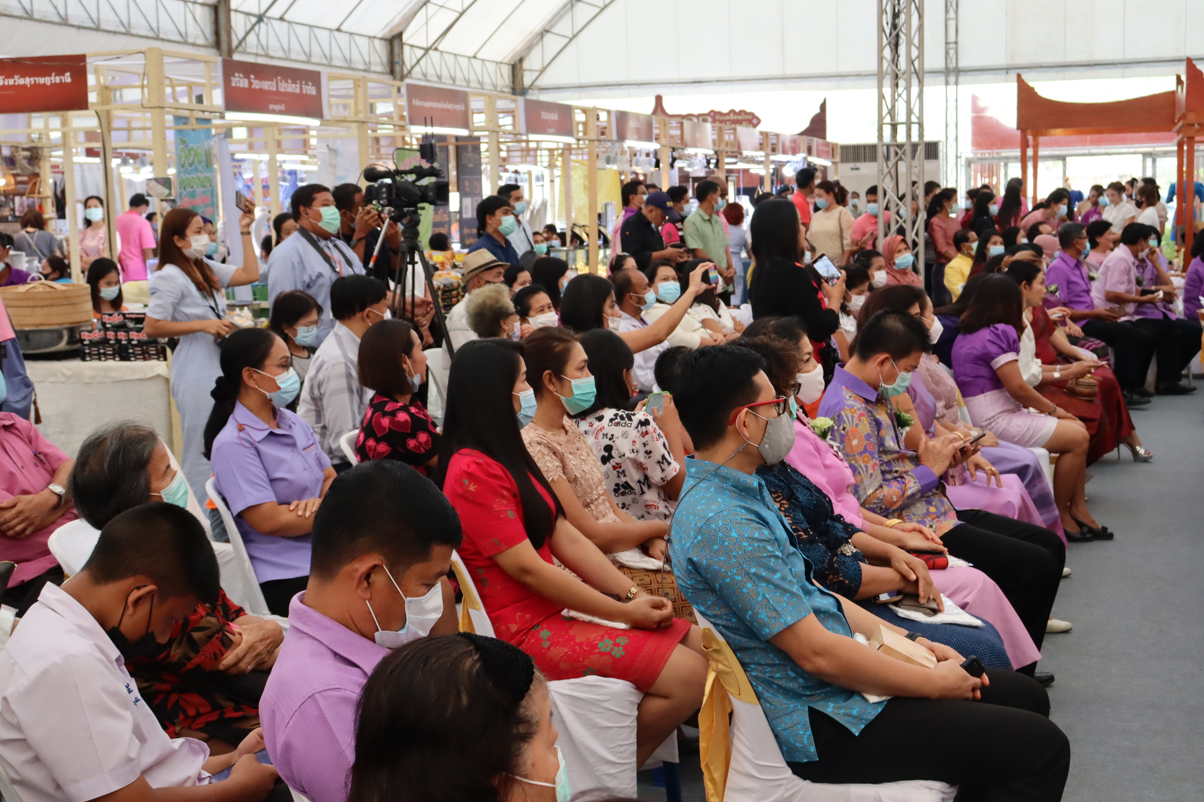 เปิดอย่างยิ่งใหญ่แล้ววันนี้  “OTOP ขับเคลื่อนไทยไปด้วยกัน มหัศจรรย์ศรีวิชัย” ณ เวทีกลางหน้าศาลากลางจังหวัดสุราษฎร์ธานี