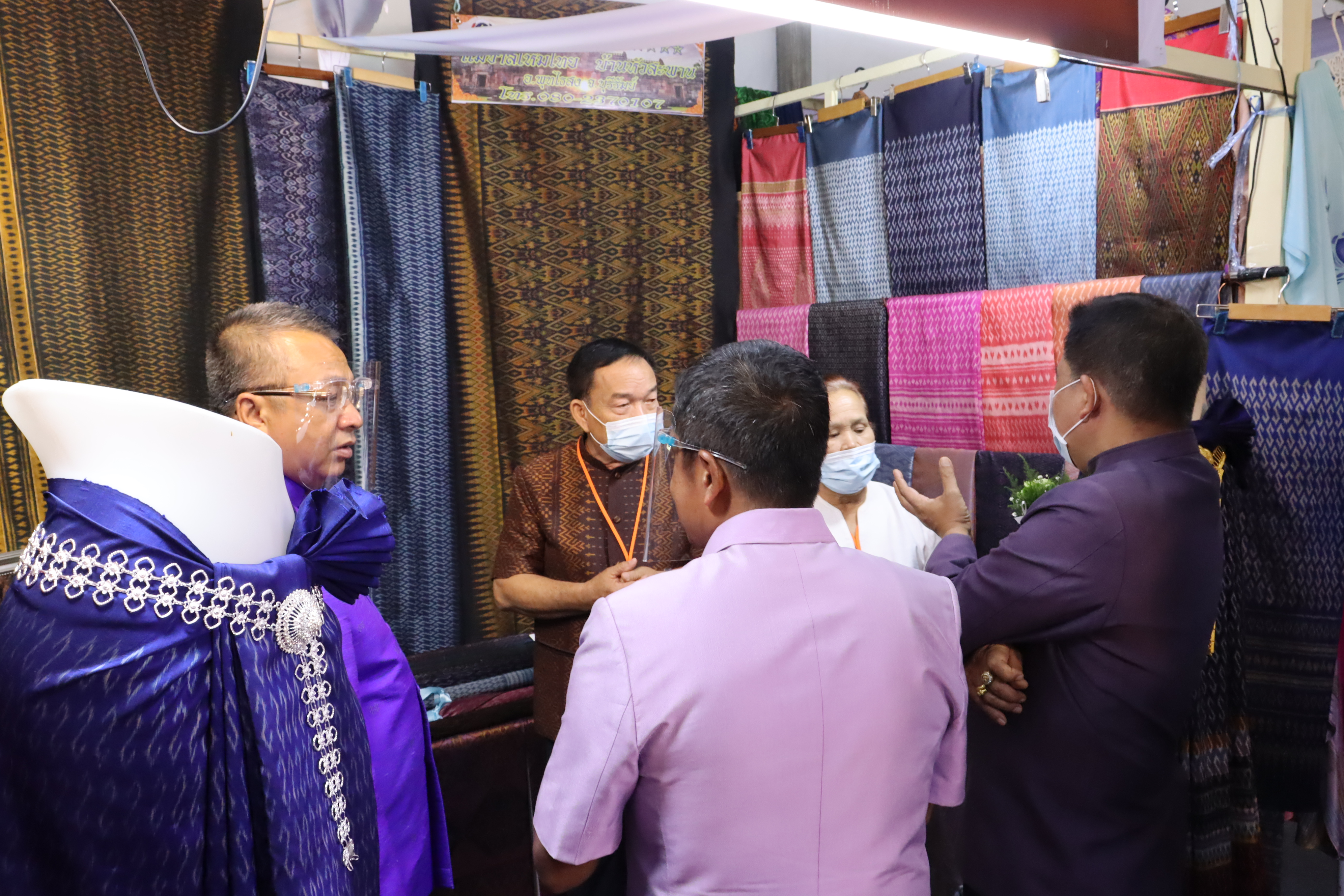 เปิดอย่างยิ่งใหญ่แล้ววันนี้  “OTOP ขับเคลื่อนไทยไปด้วยกัน มหัศจรรย์ศรีวิชัย” ณ เวทีกลางหน้าศาลากลางจังหวัดสุราษฎร์ธานี