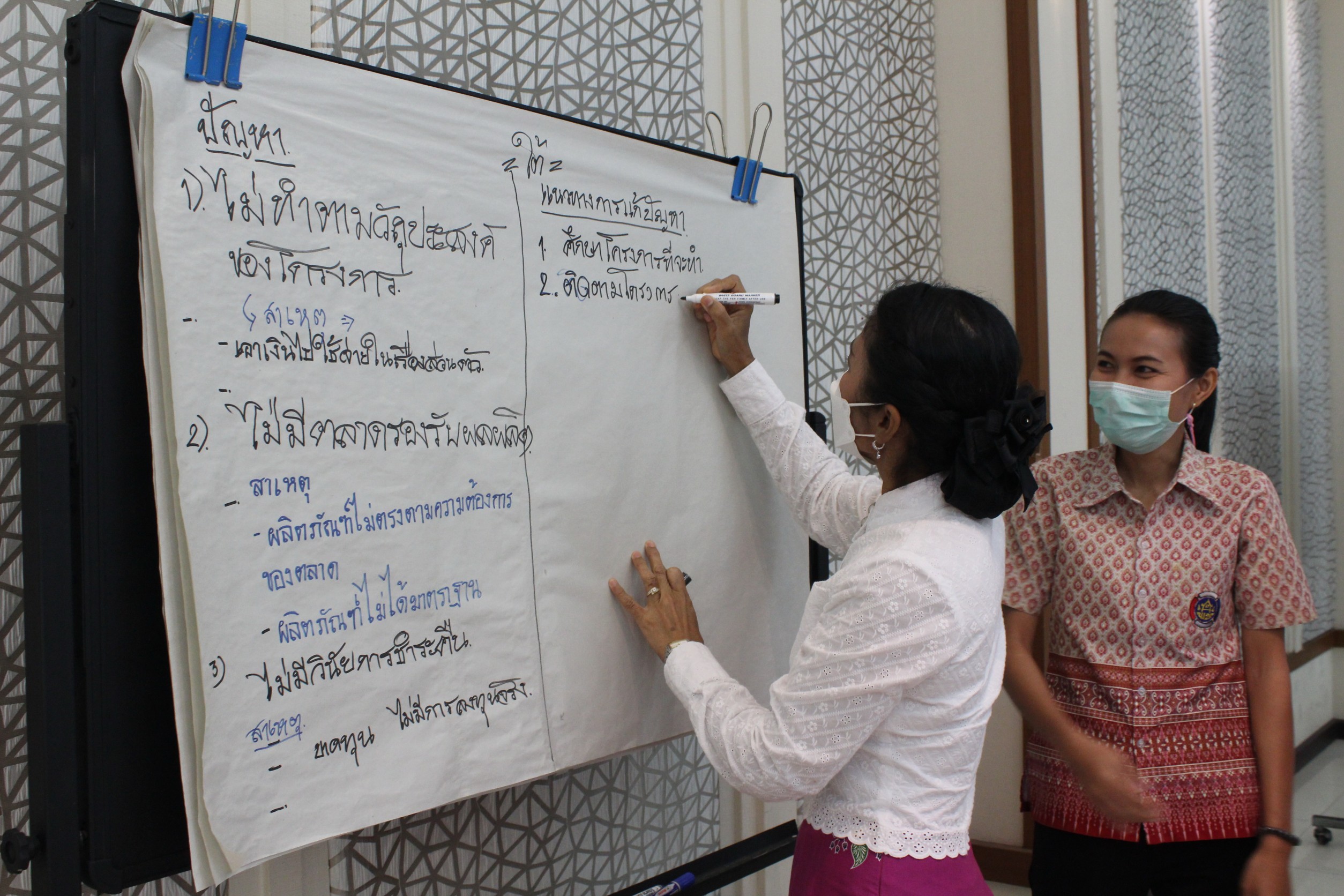 พช.สุราษฎร์ธานี ขับเคลื่อนงานกองทุนพัฒนาบทบาทสตรี โครงการพัฒนาระบบบริหารจัดการกองทุนและการประเมินผลทุนหมุนเวียนกองทุนพัฒนาบทบาทสตรี :กิจกรรมที่ 2 ประชุมเชิงปฏิบัติการ ประเมินผลทุนหมุนเวียนกองทุนพัฒนาบทบาทสตรี 