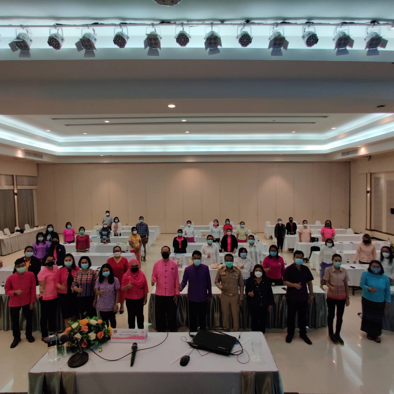 พช.สุราษฎร์ธานี ขับเคลื่อนงานกองทุนพัฒนาบทบาทสตรี โครงการพัฒนาระบบบริหารจัดการกองทุนและการประเมินผลทุนหมุนเวียนกองทุนพัฒนาบทบาทสตรี :กิจกรรมที่ 2 ประชุมเชิงปฏิบัติการ ประเมินผลทุนหมุนเวียนกองทุนพัฒนาบทบาทสตรี 