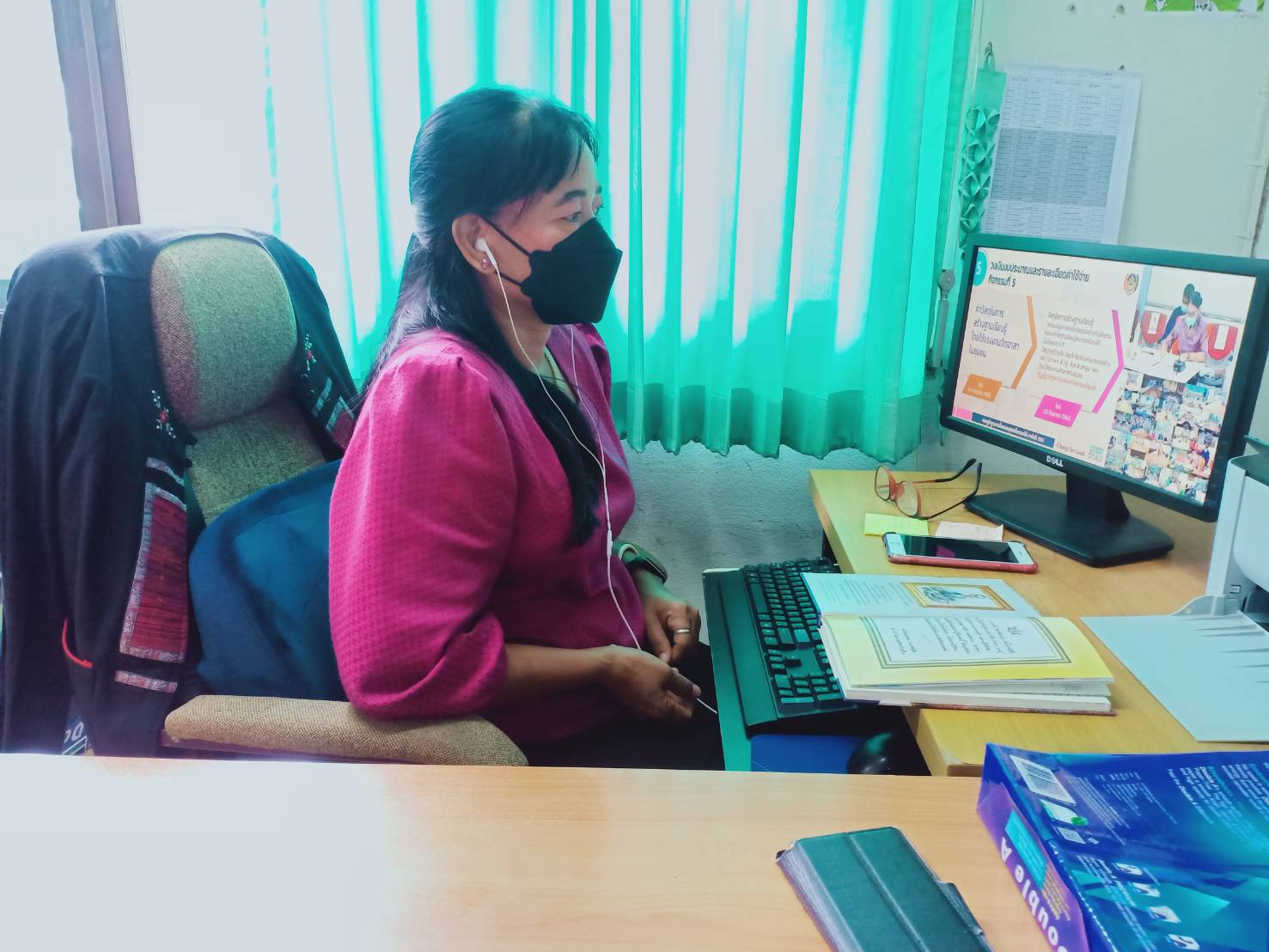 สุราษฎร์ธานีทีม ร่วมประชุมสร้างความรู้ความเข้าใจ การปฏิบัติงาน กระบวนงานการจัดซื้อ/จัดจ้างโครงการพัฒนาพื้นที่ต้นแบบการพัฒนาคุณภาพชีวิตตามหลักทฤษฎีใหม่ประยุกต์สู่โคกหนองนา พัฒนาชุมชน ผ่านระบบวิดีทัศน์ทางไกล (Video Conference) กรมการพัฒนาชุมชน