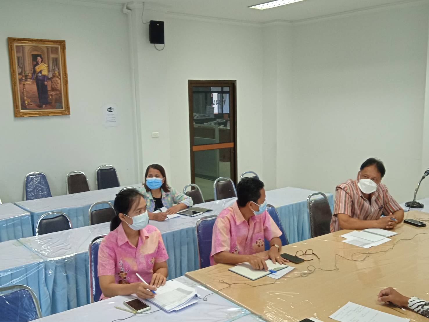 สุราษฎร์ธานีทีม ร่วมประชุมสร้างความรู้ความเข้าใจ การปฏิบัติงาน กระบวนงานการจัดซื้อ/จัดจ้างโครงการพัฒนาพื้นที่ต้นแบบการพัฒนาคุณภาพชีวิตตามหลักทฤษฎีใหม่ประยุกต์สู่โคกหนองนา พัฒนาชุมชน ผ่านระบบวิดีทัศน์ทางไกล (Video Conference) กรมการพัฒนาชุมชน