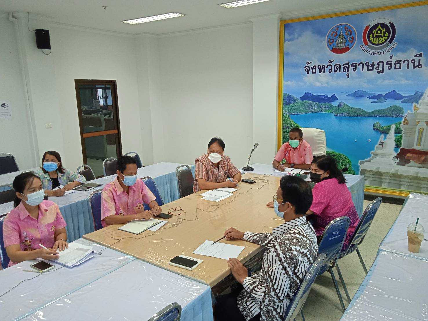 สุราษฎร์ธานีทีม ร่วมประชุมสร้างความรู้ความเข้าใจ การปฏิบัติงาน กระบวนงานการจัดซื้อ/จัดจ้างโครงการพัฒนาพื้นที่ต้นแบบการพัฒนาคุณภาพชีวิตตามหลักทฤษฎีใหม่ประยุกต์สู่โคกหนองนา พัฒนาชุมชน ผ่านระบบวิดีทัศน์ทางไกล (Video Conference) กรมการพัฒนาชุมชน