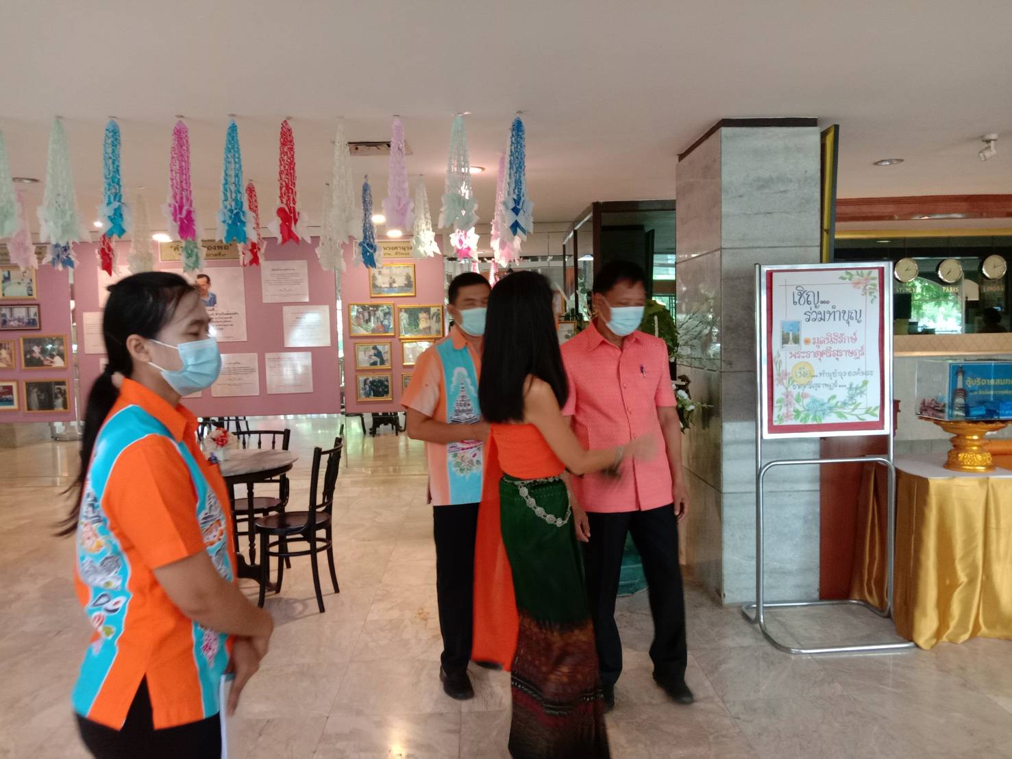 พช.สุราษฎร์ธานี ร่วมกับผู้บริหารโรงแรมวังใต้ ส่งเสริมผ้าไทย และโคก หนอง นา พช.