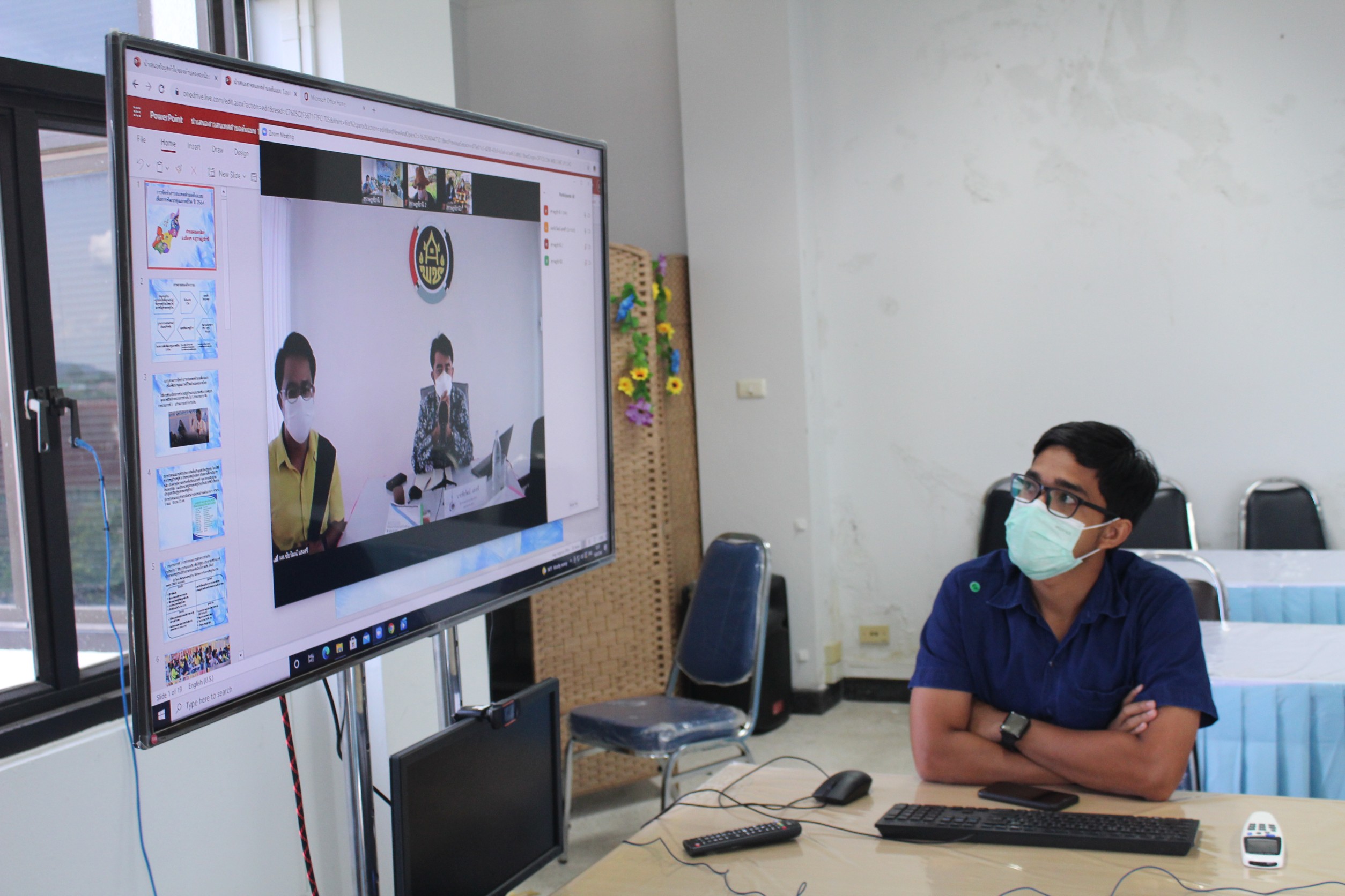 พช.สุราษฎร์ธานี รับการตรวจประเมินคัดเลือกกิจกรรมตำบลสารสนเทศต้นแบบเพื่อพัฒนาคุณภาพชีวิต ประจำปี พ.ศ. ๒๕๖๔ เขตตรวจราชการที่ 5 กลุ่มจังหวัดภาคใต้ฝั่งอ่าวไทย ผ่านระบบออนไลน์ (Zoom Cloud Meeting)