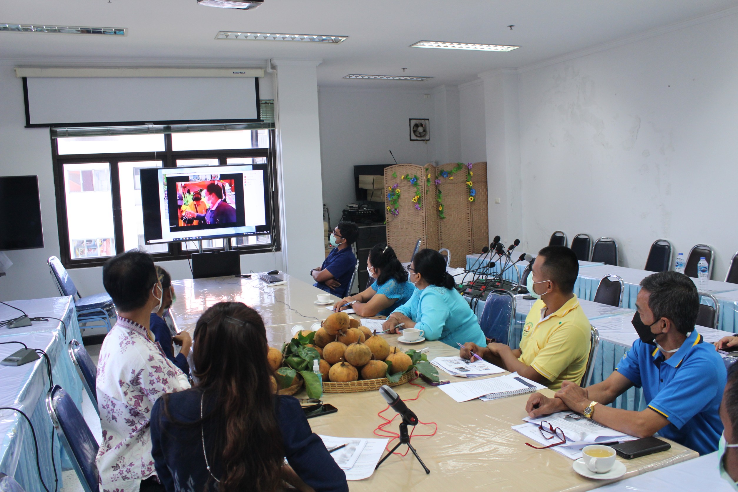 พช.สุราษฎร์ธานี รับการตรวจประเมินคัดเลือกกิจกรรมตำบลสารสนเทศต้นแบบเพื่อพัฒนาคุณภาพชีวิต ประจำปี พ.ศ. ๒๕๖๔ เขตตรวจราชการที่ 5 กลุ่มจังหวัดภาคใต้ฝั่งอ่าวไทย ผ่านระบบออนไลน์ (Zoom Cloud Meeting)
