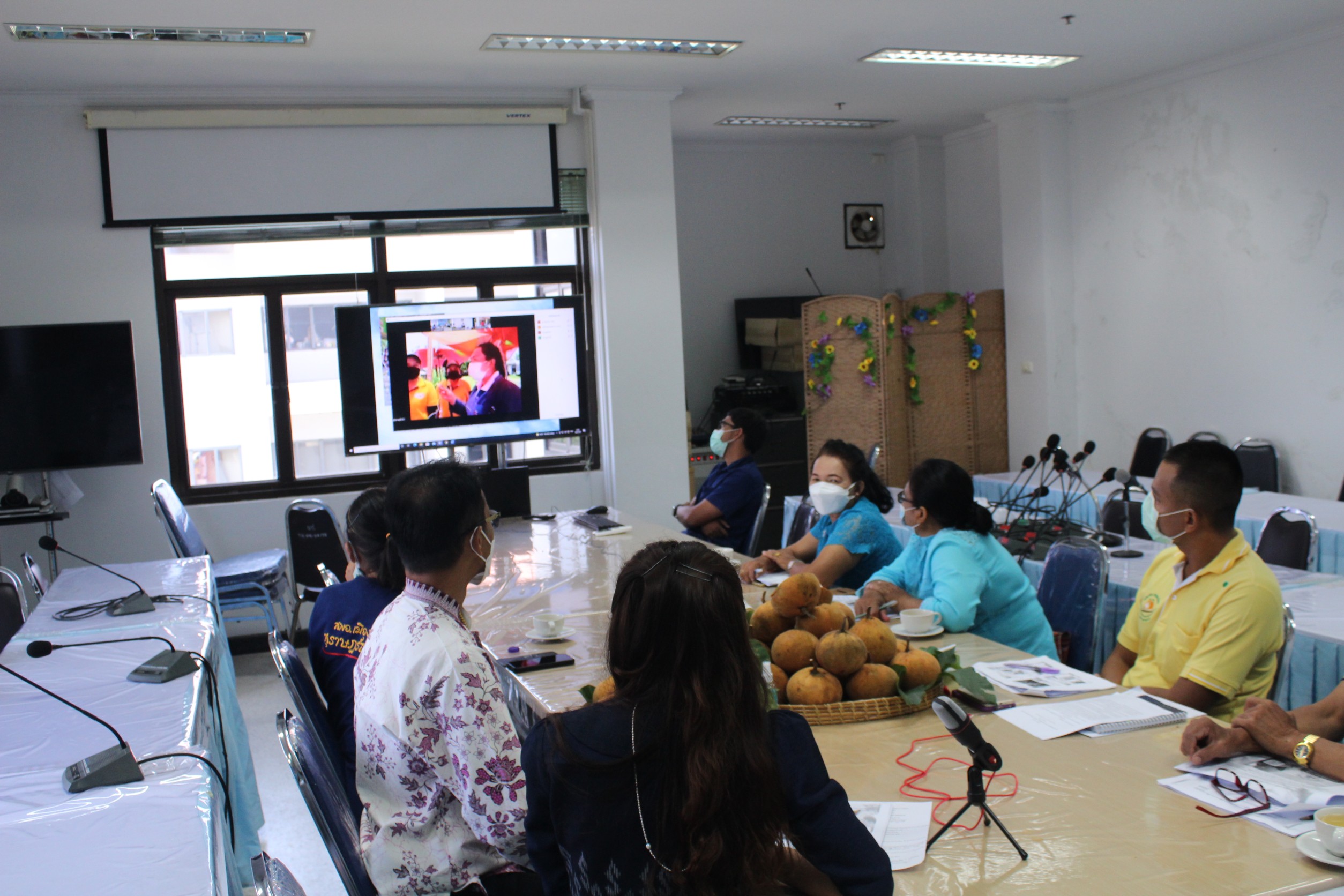 พช.สุราษฎร์ธานี รับการตรวจประเมินคัดเลือกกิจกรรมตำบลสารสนเทศต้นแบบเพื่อพัฒนาคุณภาพชีวิต ประจำปี พ.ศ. ๒๕๖๔ เขตตรวจราชการที่ 5 กลุ่มจังหวัดภาคใต้ฝั่งอ่าวไทย ผ่านระบบออนไลน์ (Zoom Cloud Meeting)